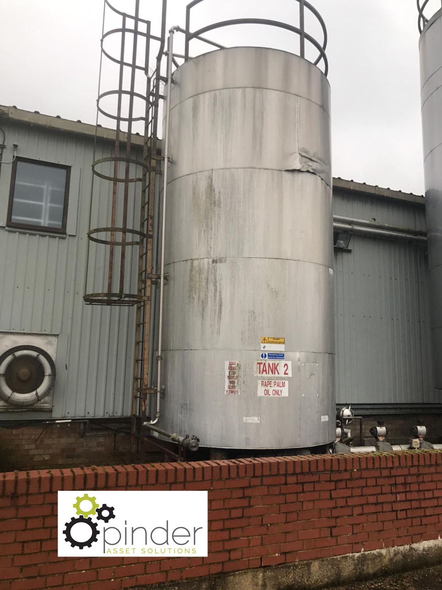 Stainless steel heated and insulated Tank, 2900mm diameter x 5070mm tall (location: Croxton) (please