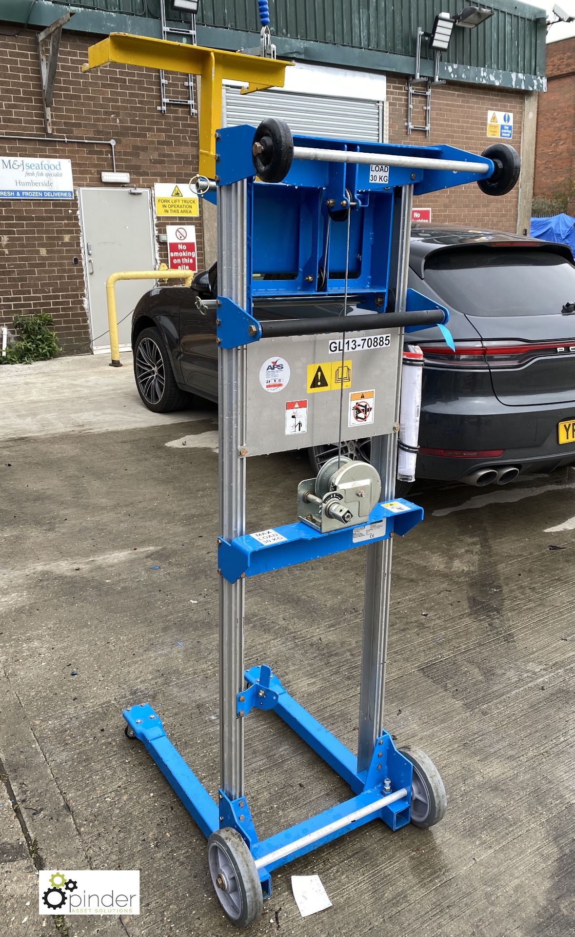 Genie Lift mobile hand operated Lifter, 30kg capacity, no crank handle (please note there is a - Image 3 of 5