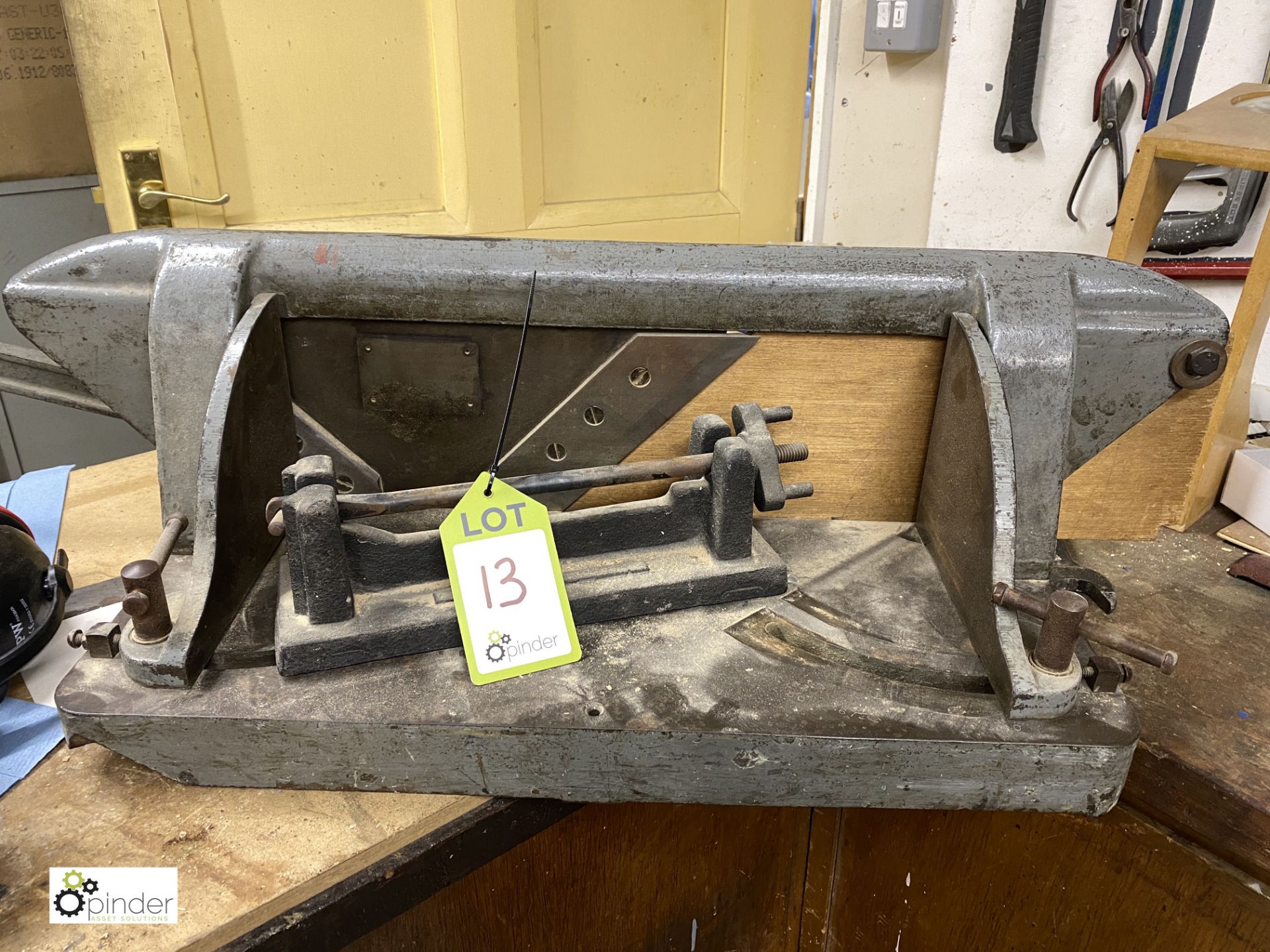 Bench mounted manual Mitre Guillotine, 440mm - Image 2 of 5