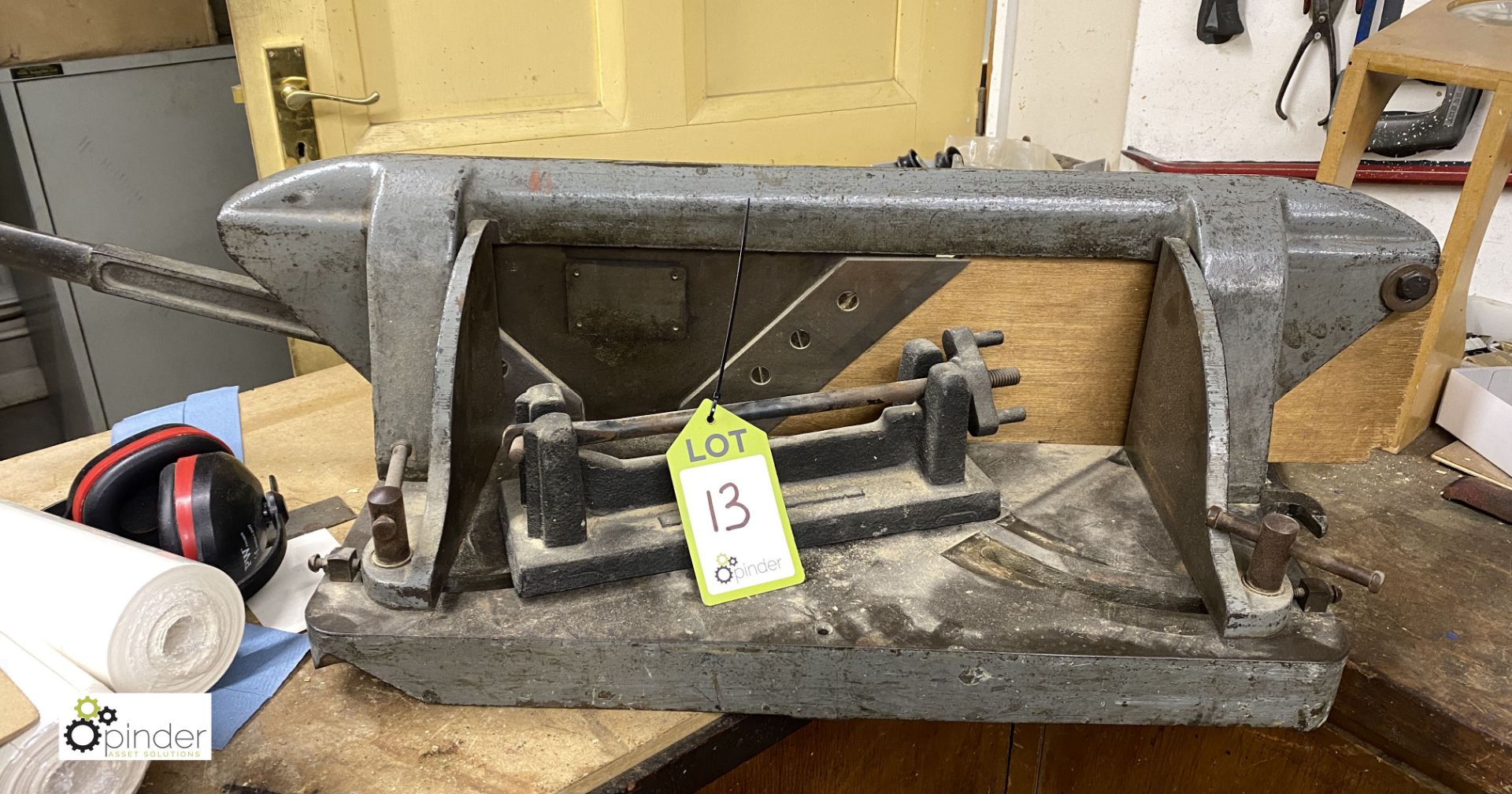 Bench mounted manual Mitre Guillotine, 440mm