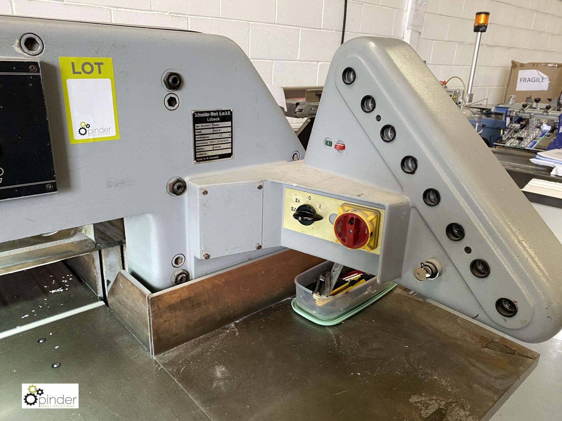 Schneider Senator Guillotine 92 PC 2 Guillotine, 920mm cutting width (this lot is located in - Image 4 of 10