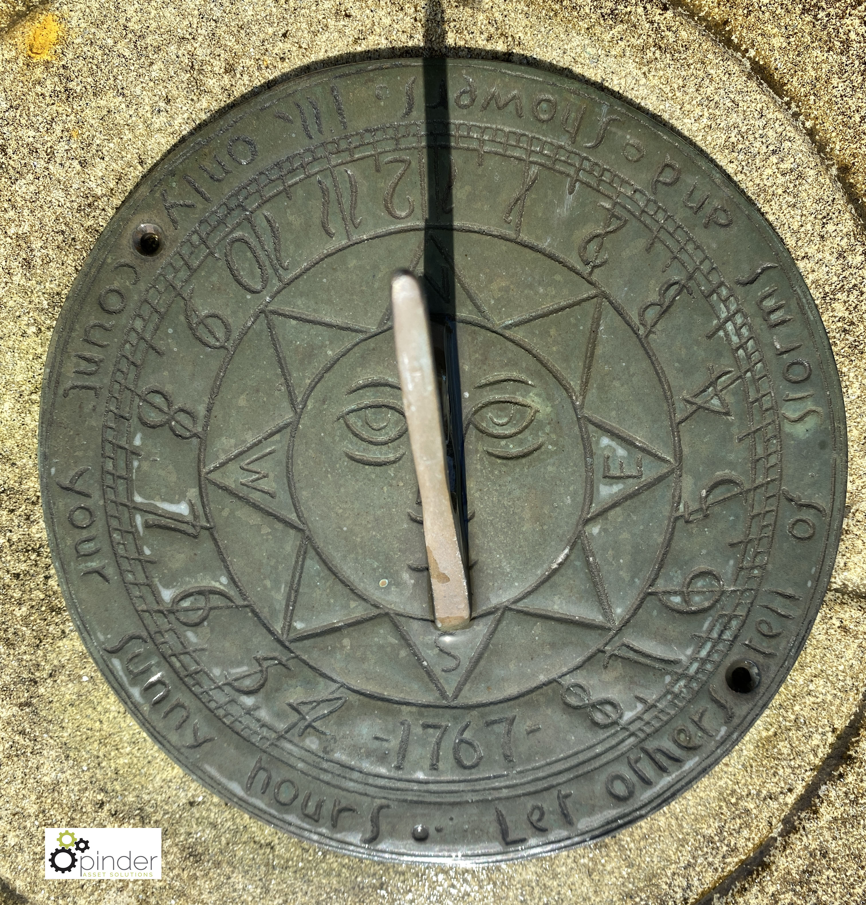 Reconstituted stone Sundial Base with barley twist - Image 3 of 6