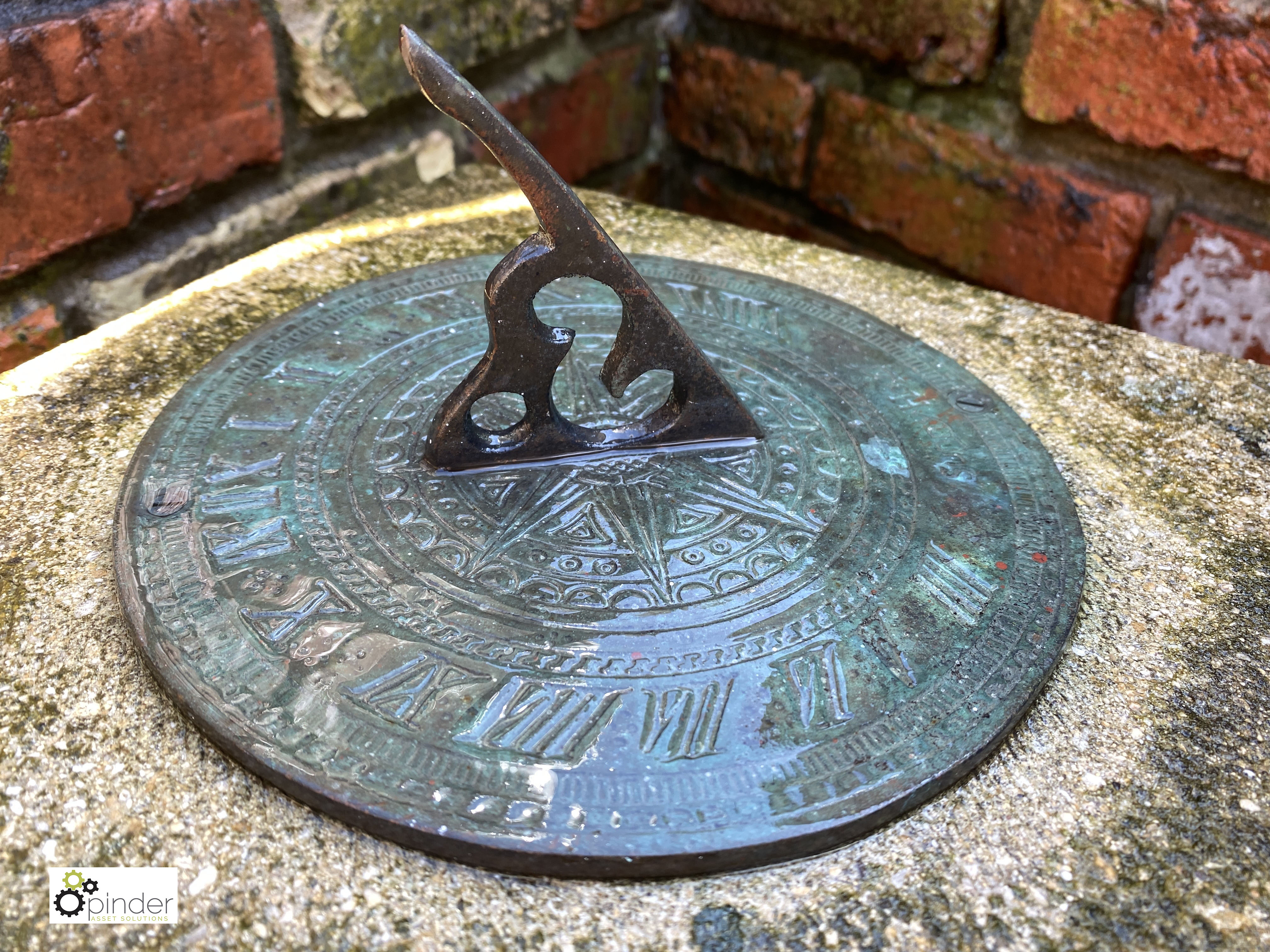 Reconstituted stone Sundial Plinth with bronze sun - Image 4 of 4