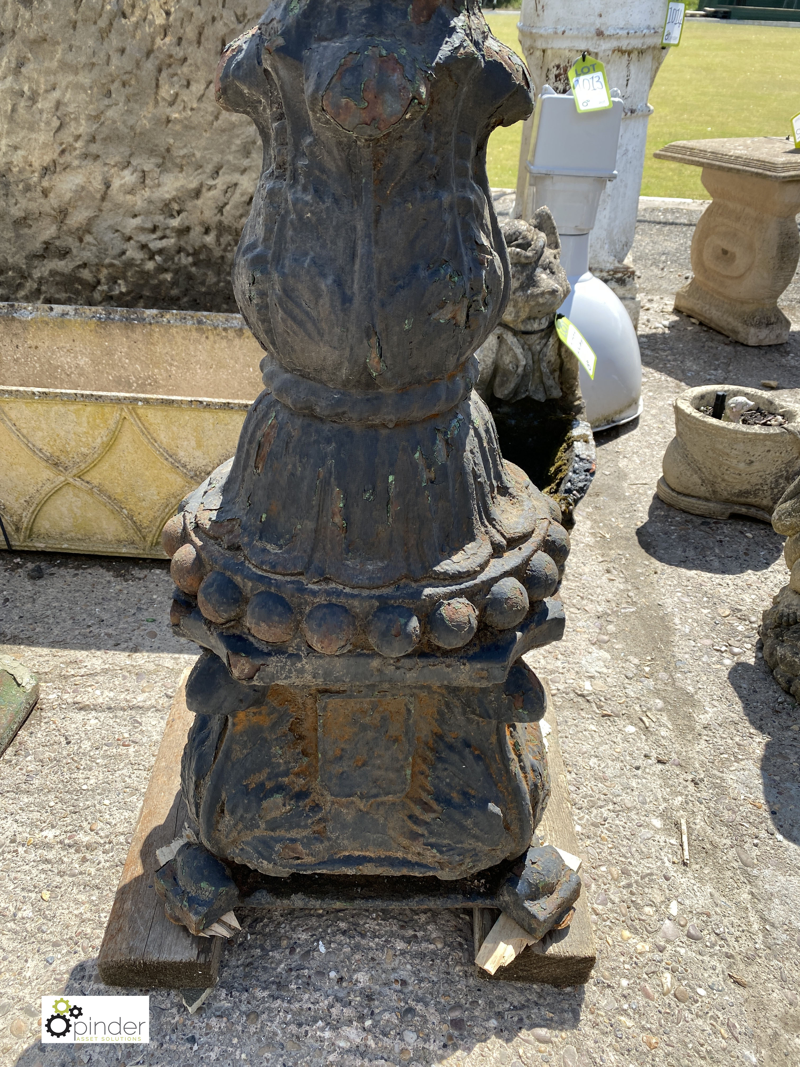 Original Victorian cast iron Lamp Post with ladder racks, 70in high, circa 1860 (Location: Griffin - Image 2 of 9