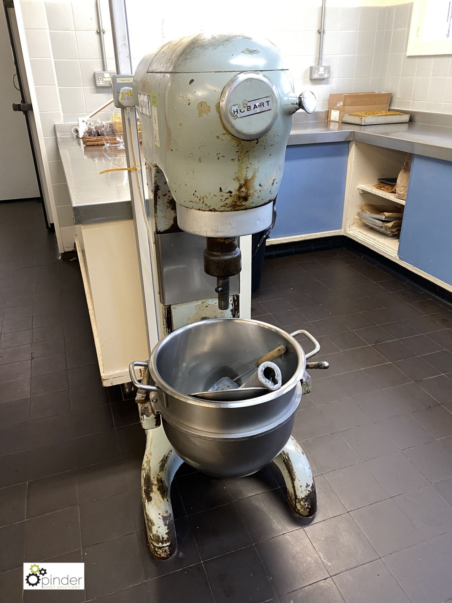 Hobart SE302 floor standing Planetary Food Mixer, 240volts, with bowl and mixing paddle (in Kitchen) - Image 2 of 5