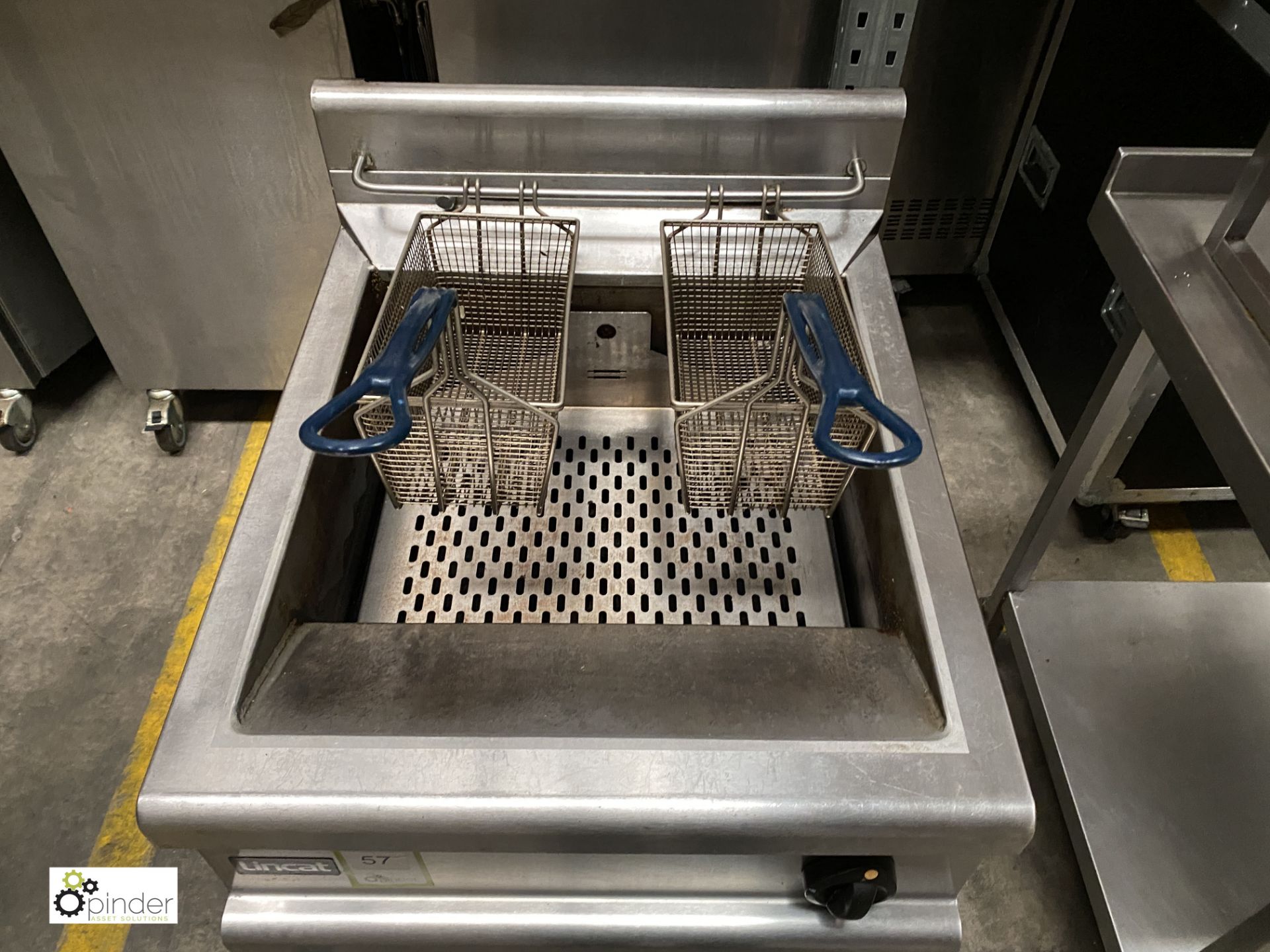Lincat stainless steel mobile twin basket Deep Fat Fryer, gas fired, 600mm x 750mm x 920mm ( - Image 2 of 5