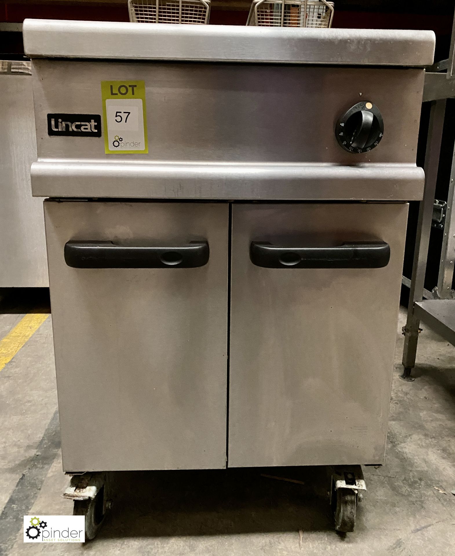 Lincat stainless steel mobile twin basket Deep Fat Fryer, gas fired, 600mm x 750mm x 920mm ( - Image 3 of 5