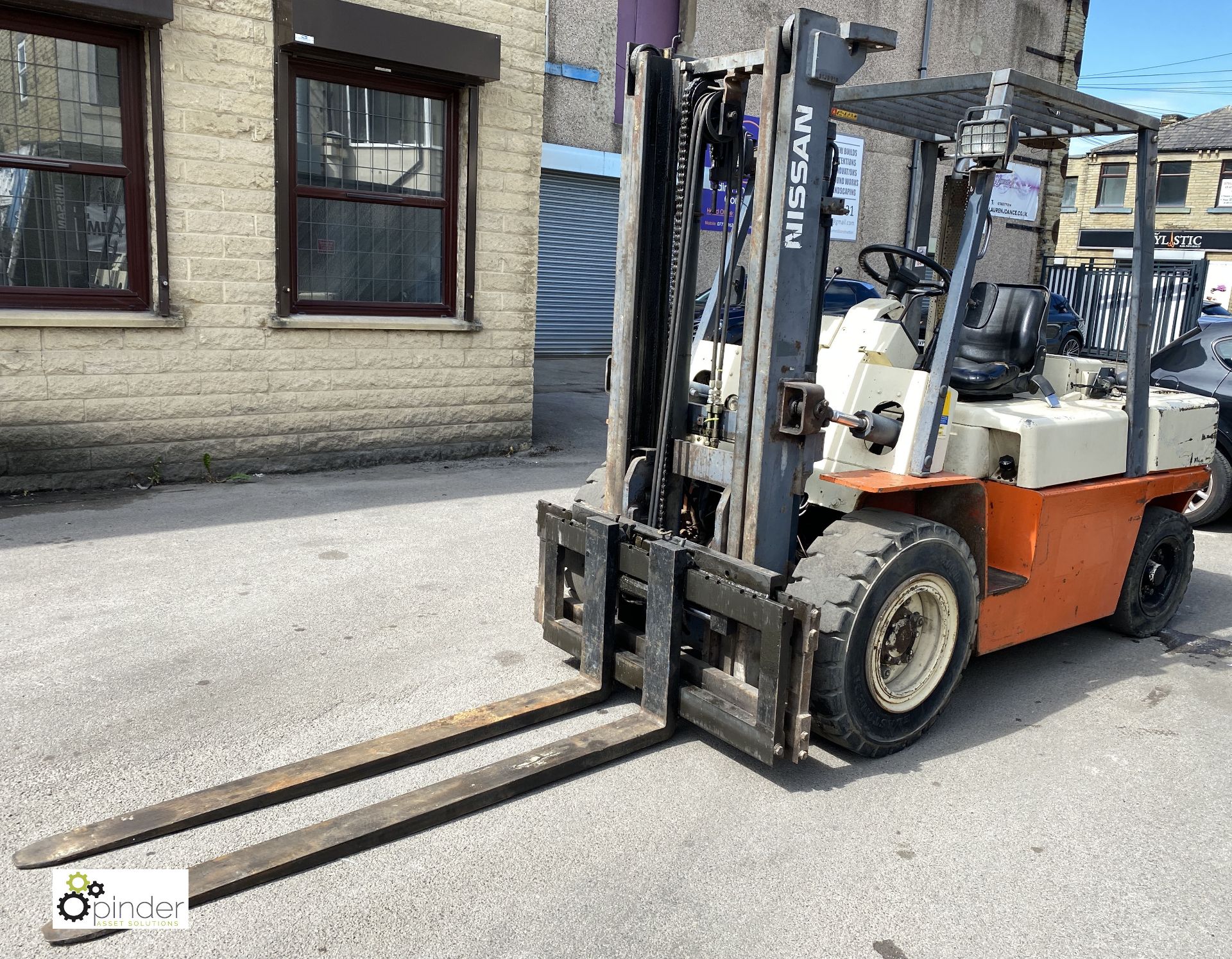 Nissan WGF03A400 diesel Forklift Truck, 4000kg lift capacity, 20478hours, 3300mm lift height, 2250mm - Image 2 of 11