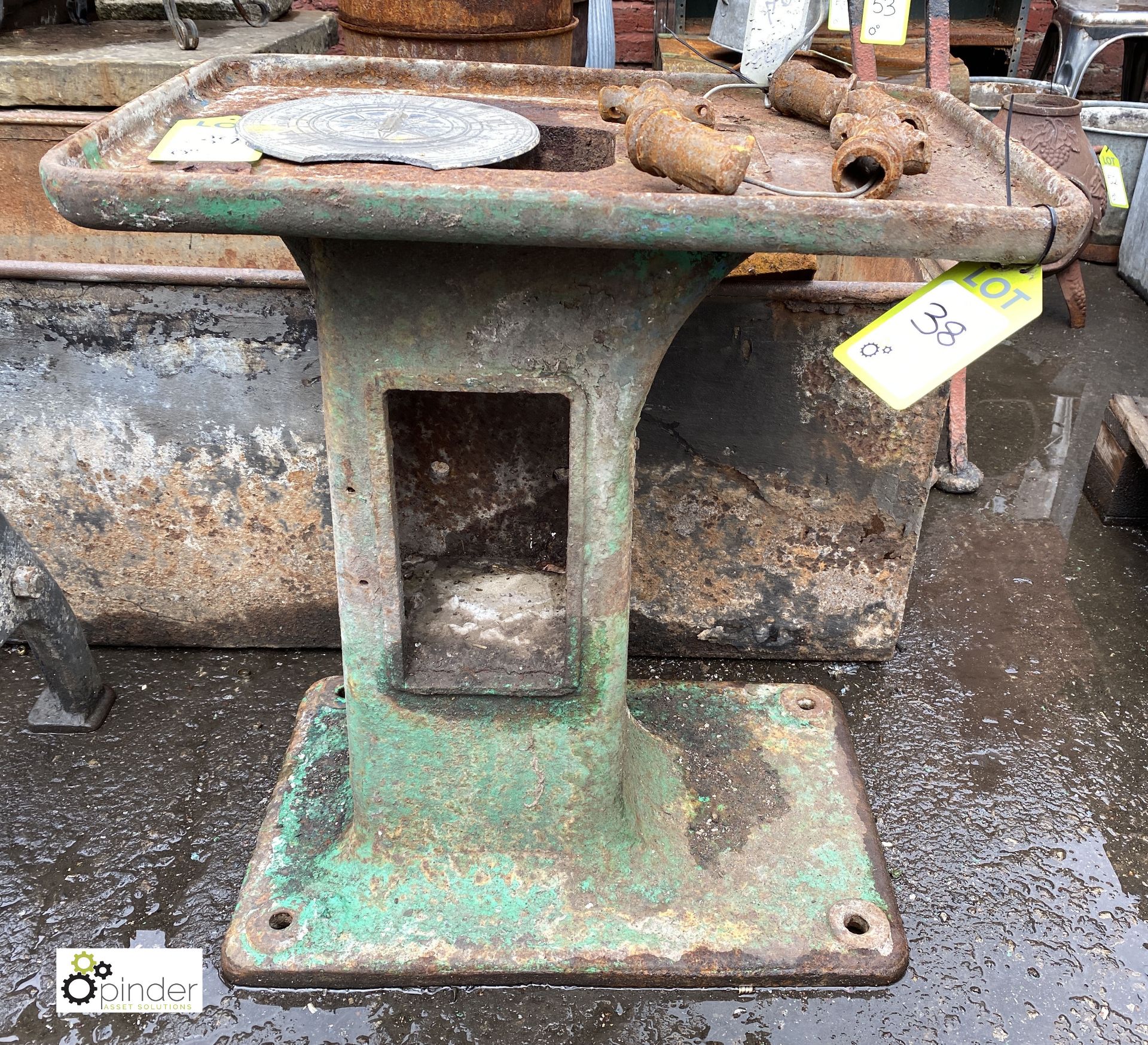 Cast iron Machine Base, 585mm x 370mm x 660mm high (LOCATION: Sussex Street, Sheffield) - Image 2 of 2