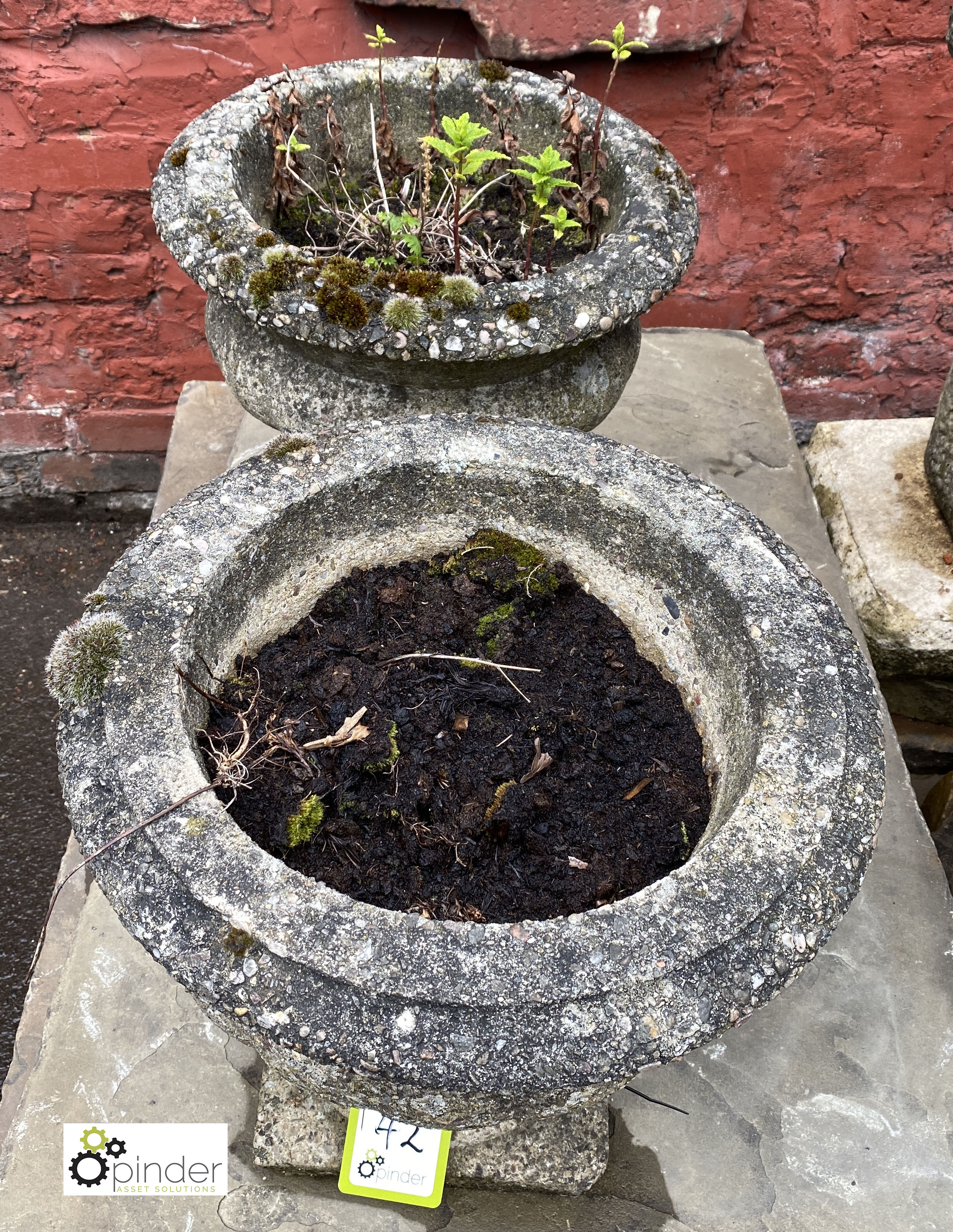 Pair reconstituted stone Garden Urns, 400mm diameter, 400mm tall, base damaged to one urn (LOCATION: - Image 6 of 7