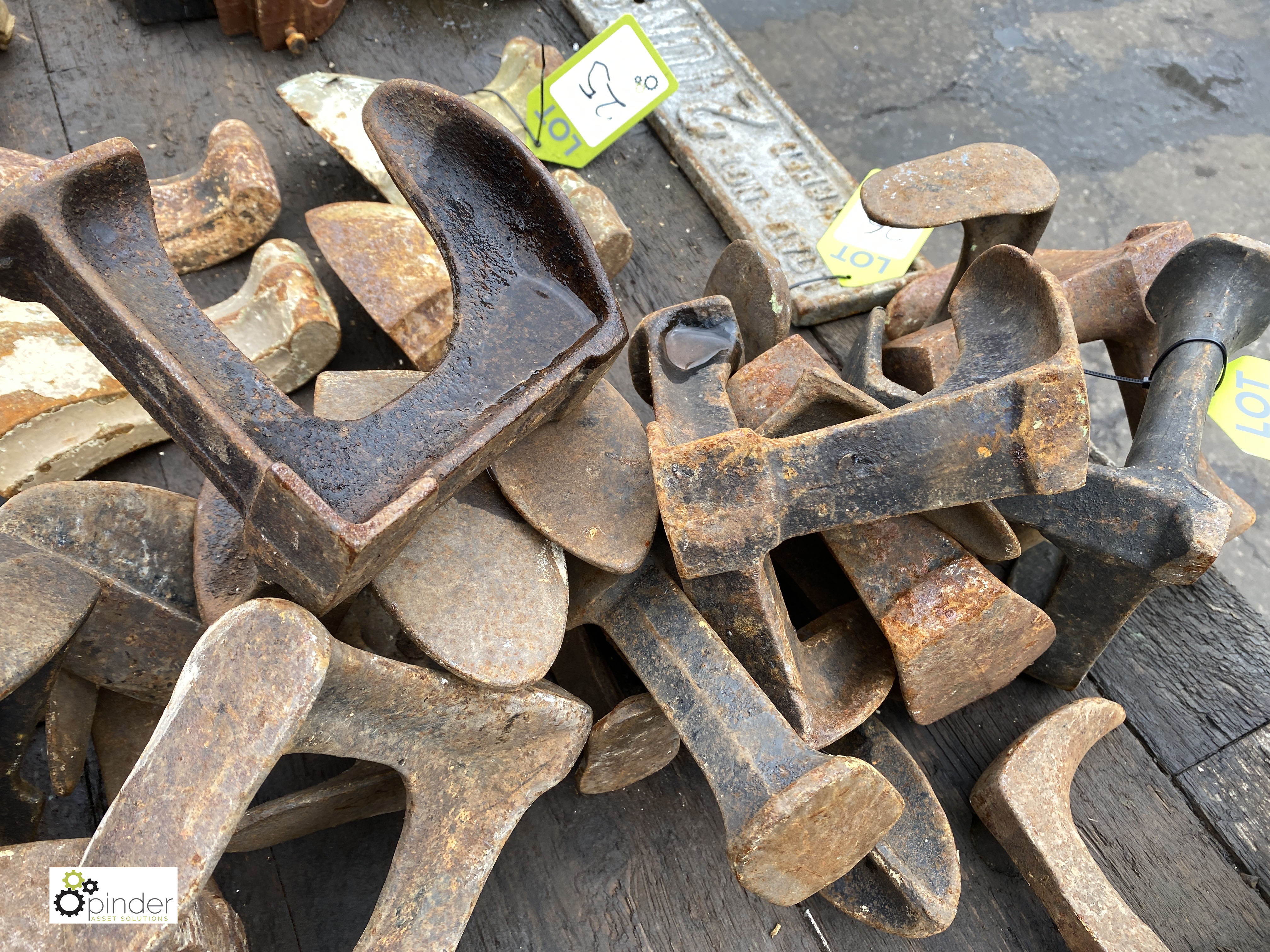 Approx 20 cast iron Cobblers Shoe Lasts (LOCATION: Sussex Street, Sheffield) - Image 3 of 5