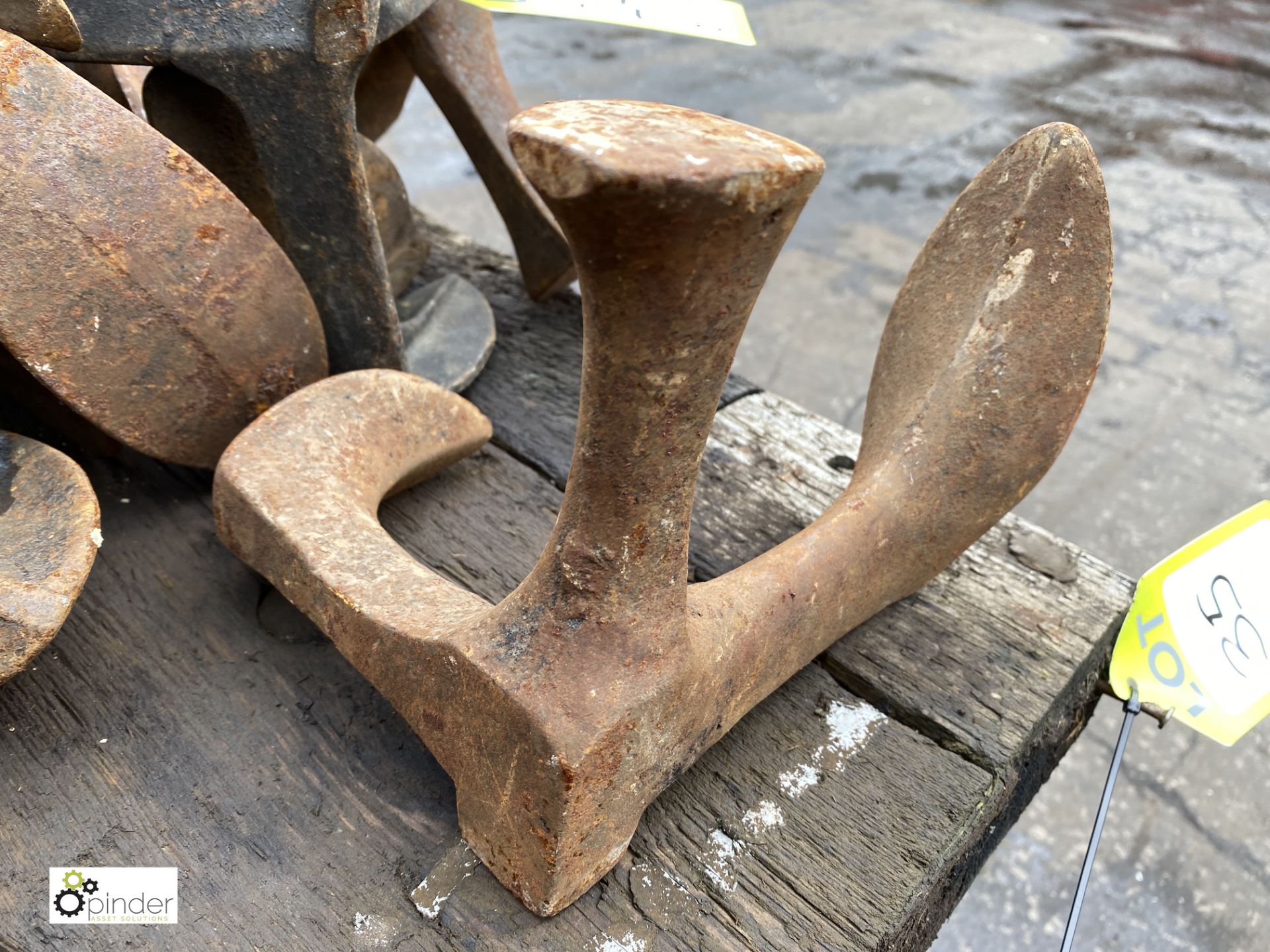 Approx 20 cast iron Cobblers Shoe Lasts (LOCATION: Sussex Street, Sheffield) - Image 4 of 5