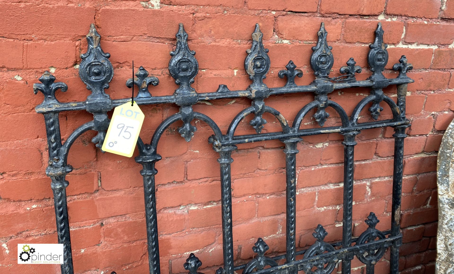 Cast iron Gate, 1020mm wide x 1400mm high (LOCATION: Sussex Street, Sheffield) - Image 2 of 4