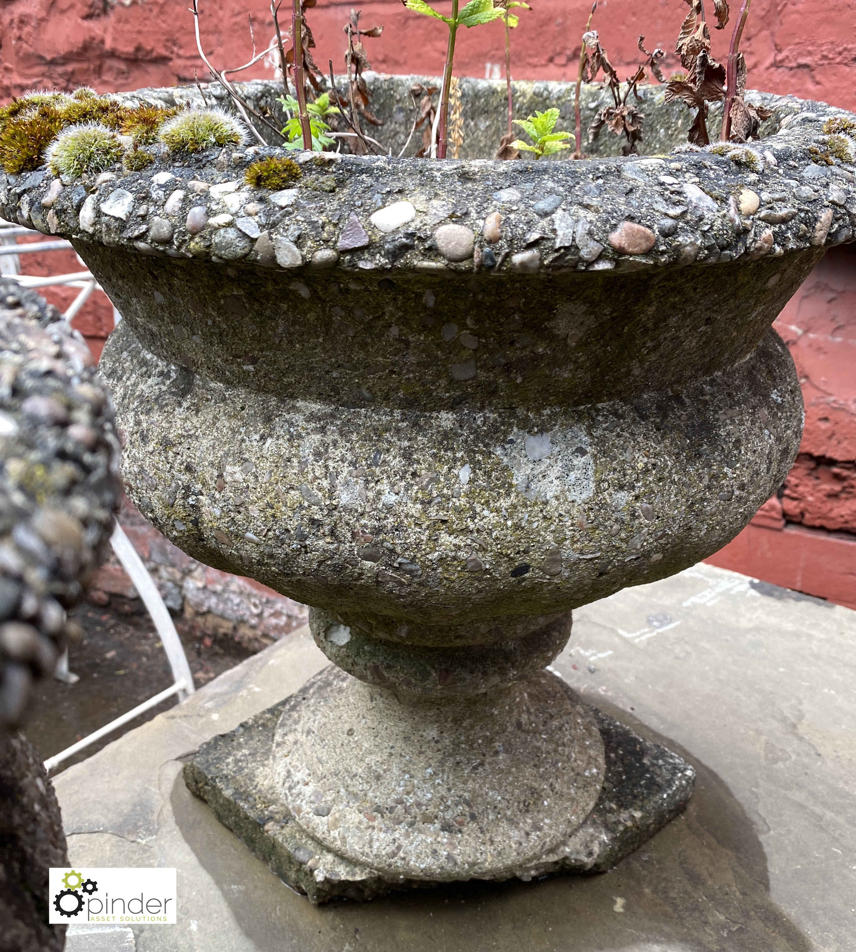 Pair reconstituted stone Garden Urns, 400mm diameter, 400mm tall, base damaged to one urn (LOCATION: - Image 4 of 7