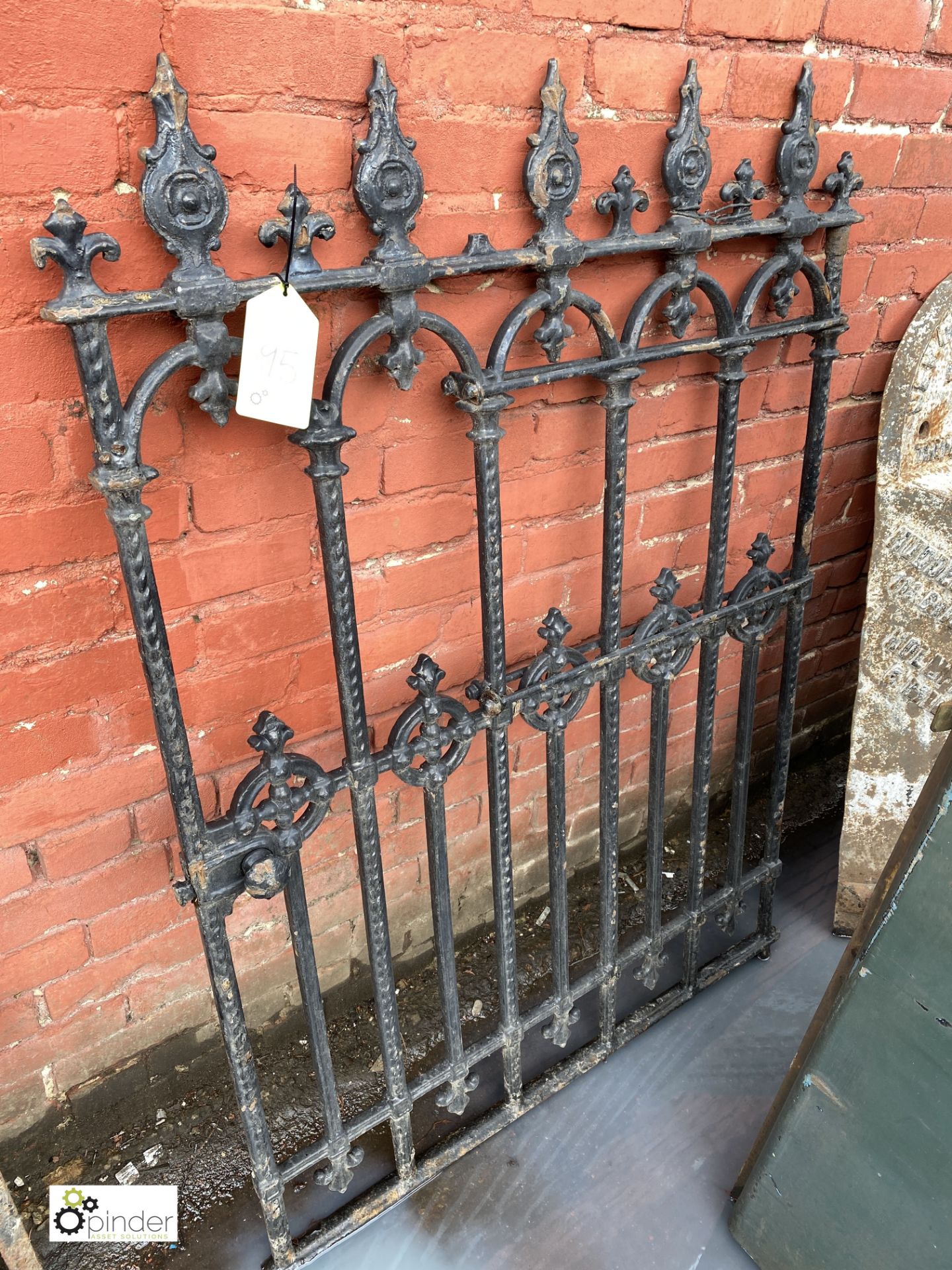 Cast iron Gate, 1020mm wide x 1400mm high (LOCATION: Sussex Street, Sheffield) - Image 4 of 4