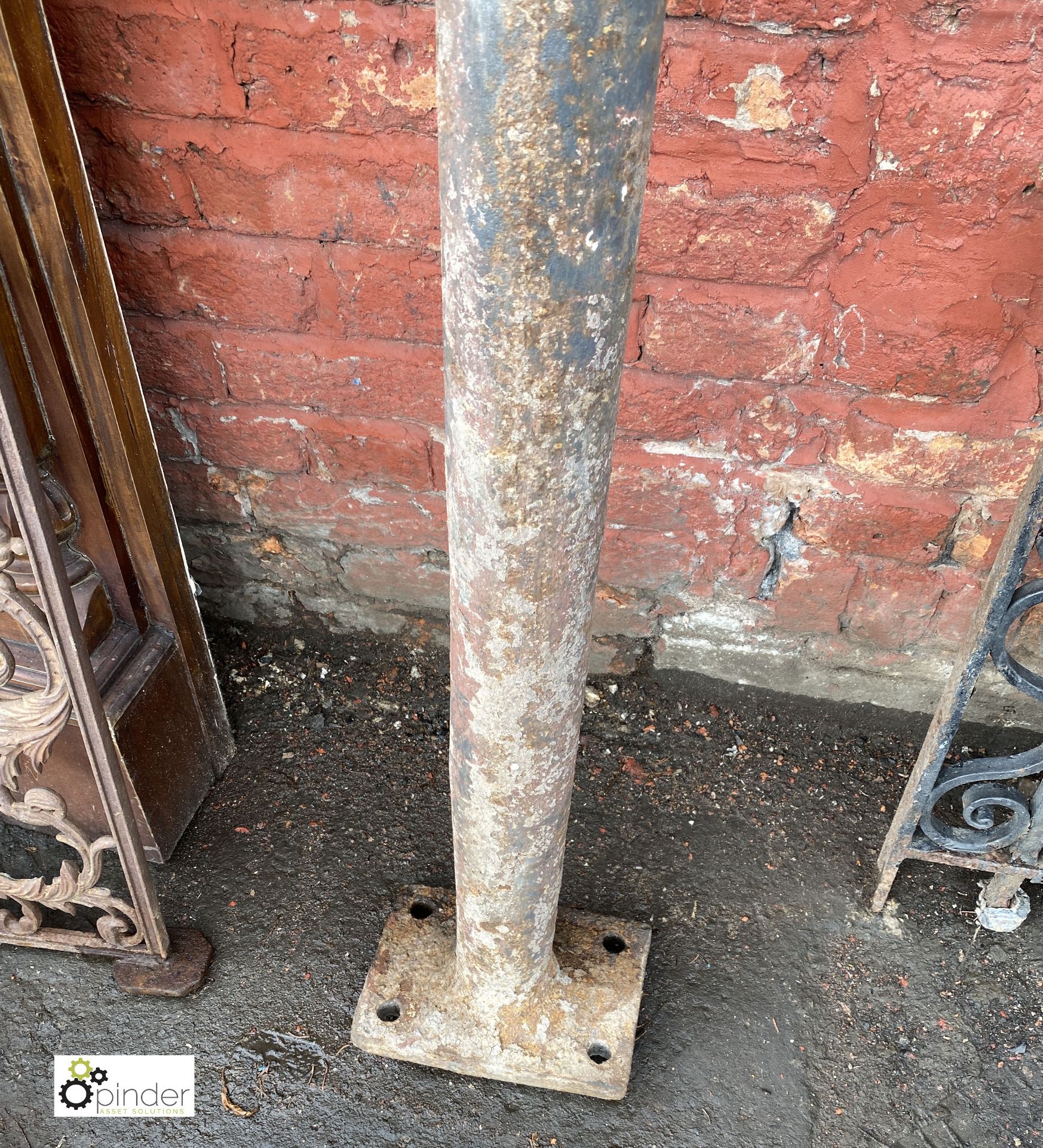 Cast iron Column, 2100mm tall (LOCATION: Sussex Street, Sheffield) - Image 4 of 4