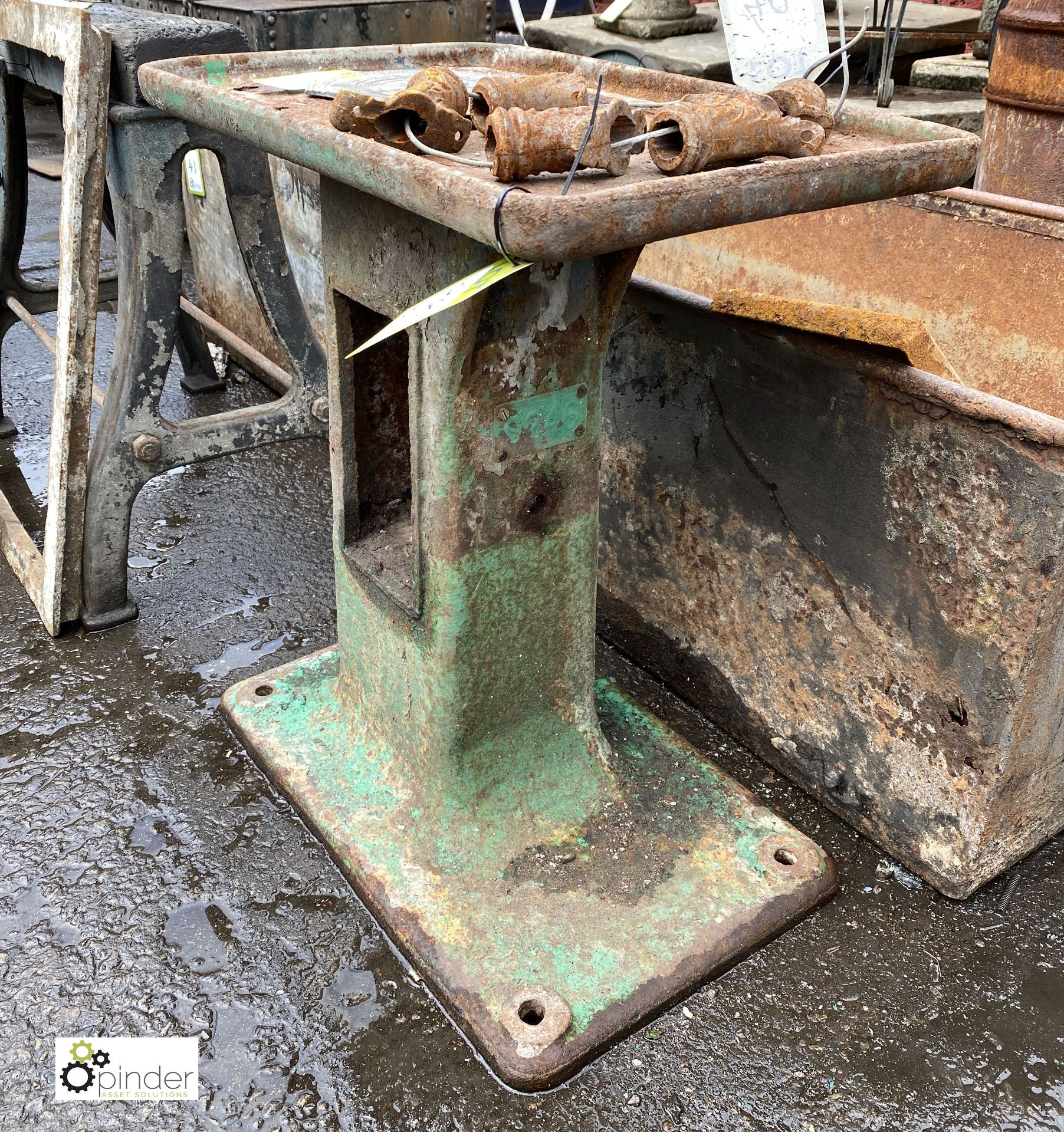 Cast iron Machine Base, 585mm x 370mm x 660mm high (LOCATION: Sussex Street, Sheffield)