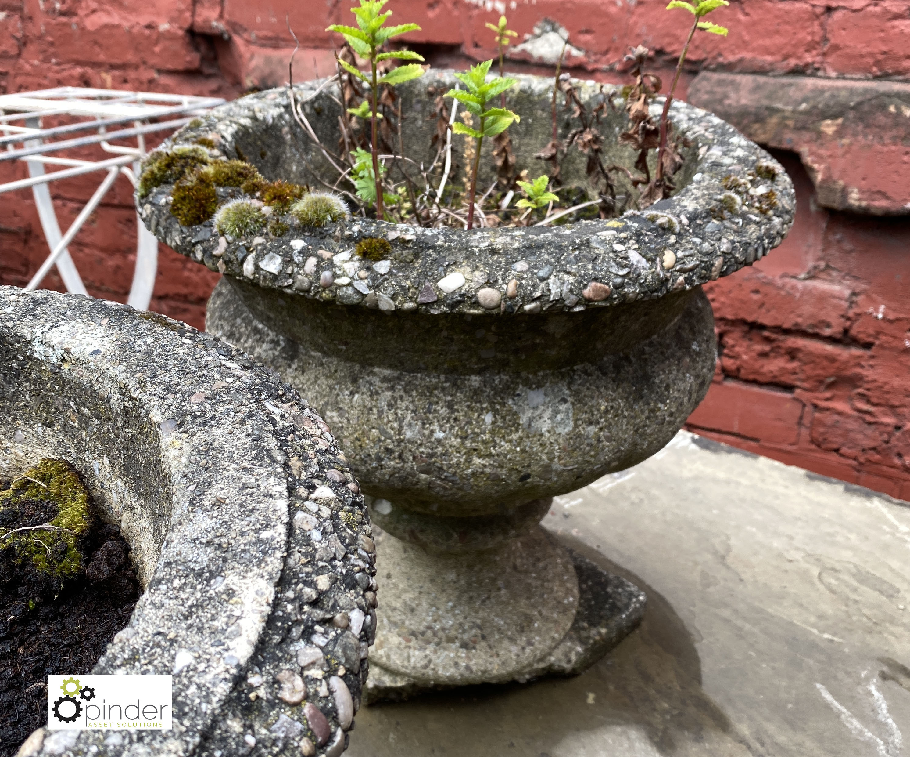 Pair reconstituted stone Garden Urns, 400mm diameter, 400mm tall, base damaged to one urn (LOCATION: - Image 3 of 7
