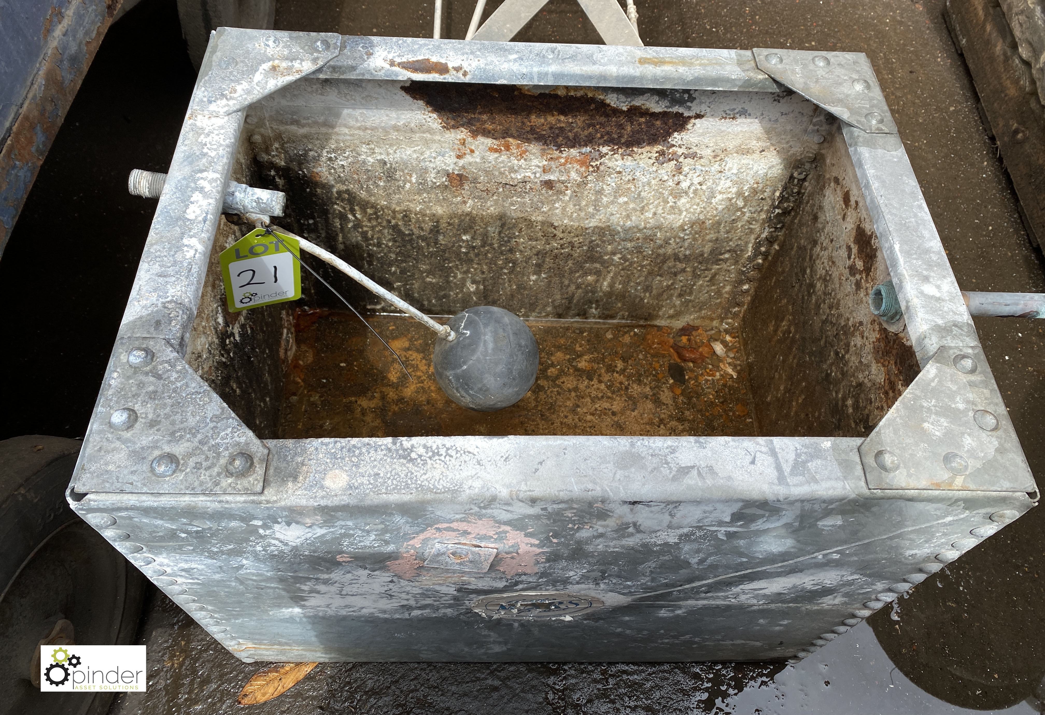 Galvanised Water Tank, 590mm x 435mm x 460mm tall (LOCATION: Sussex Street, Sheffield)