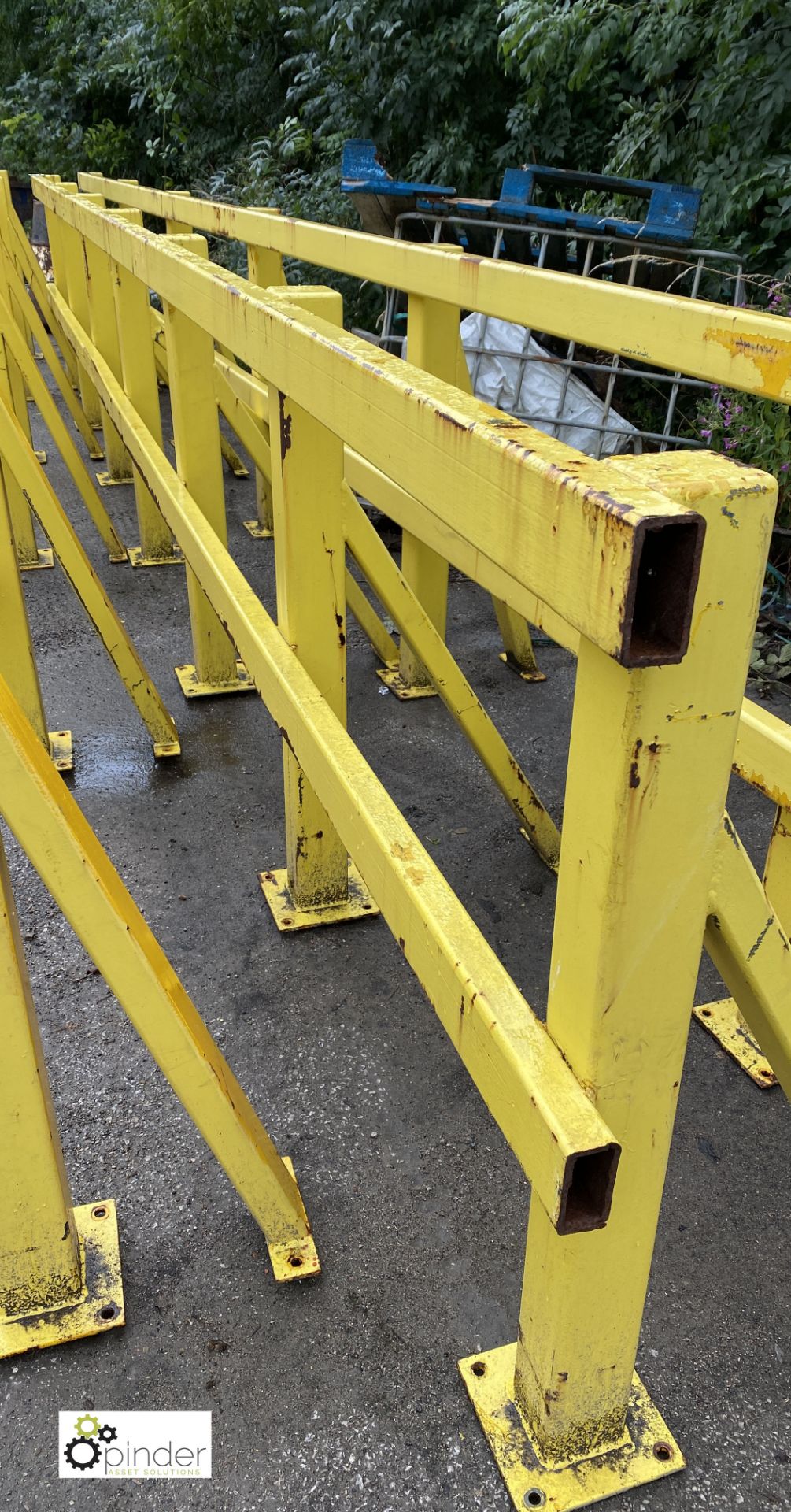 Heavy duty fabricated Barrier, approx. 6450mm x 1090mm (LOCATION: Station Lane) - Image 4 of 4