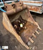 Tusker Excavator Bucket, for 8tonne excavator, approx. 760mm, 5 teeth (LOCATION: Woodhead Road)
