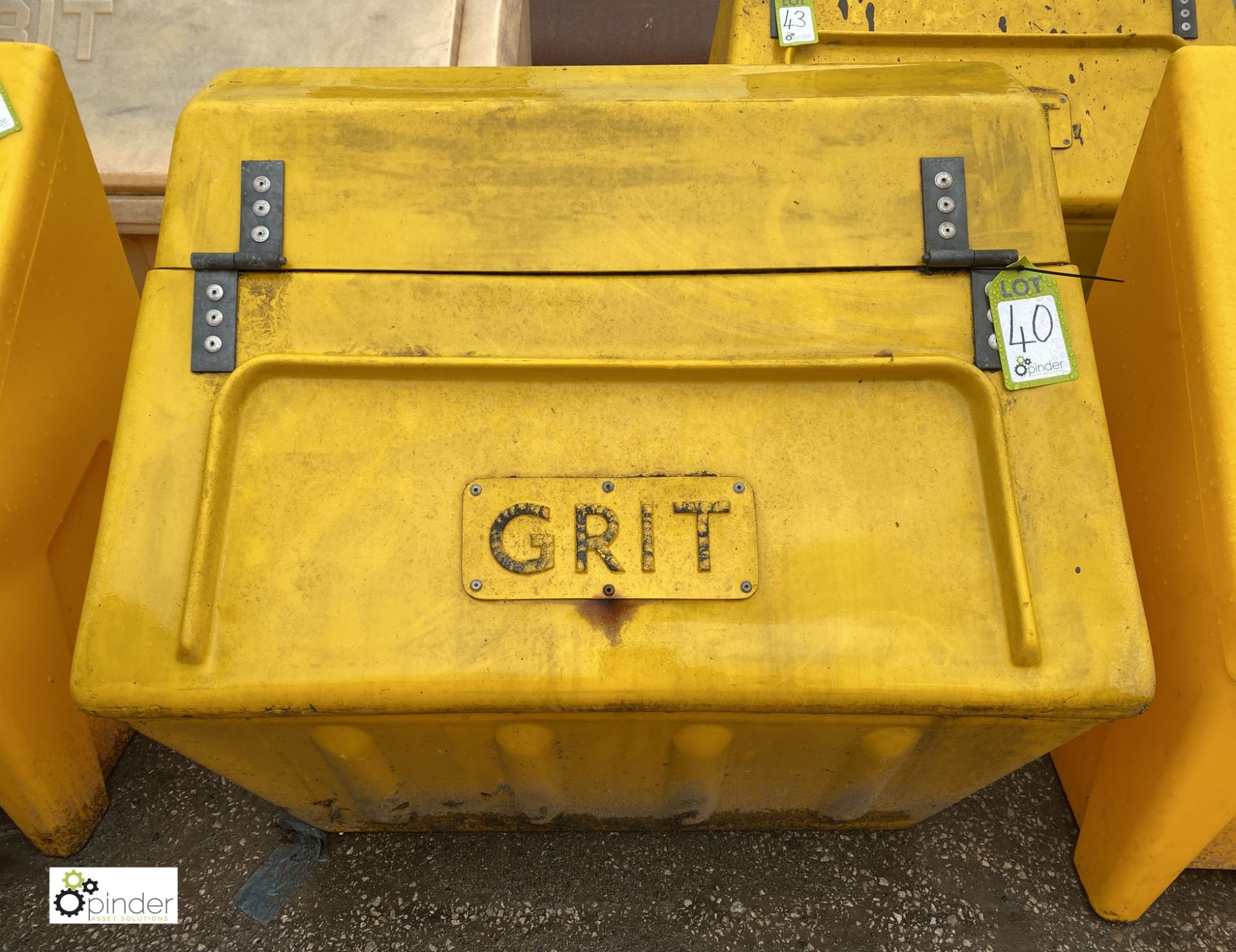 Grit Salt Box, approx. 830mm (LOCATION: Station Lane)