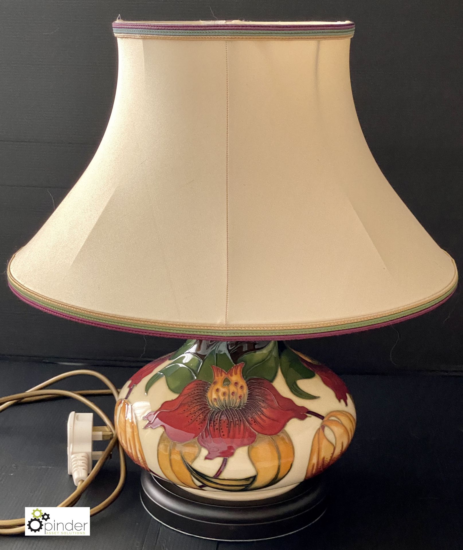 Moorcroft Anna Lily Table lamp, model L32/8, designed by Nicola Slaney, includes matching shade - Image 3 of 10