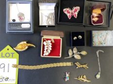 Quantity various Costume Jewellery, Brooches, Earrings, etc