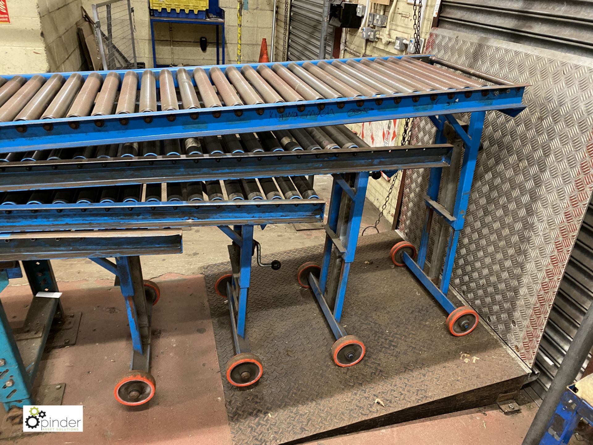 Manual extending gravity fed Roller Conveyor, 600mm roller width, closed length 4m (on ground - Image 3 of 4