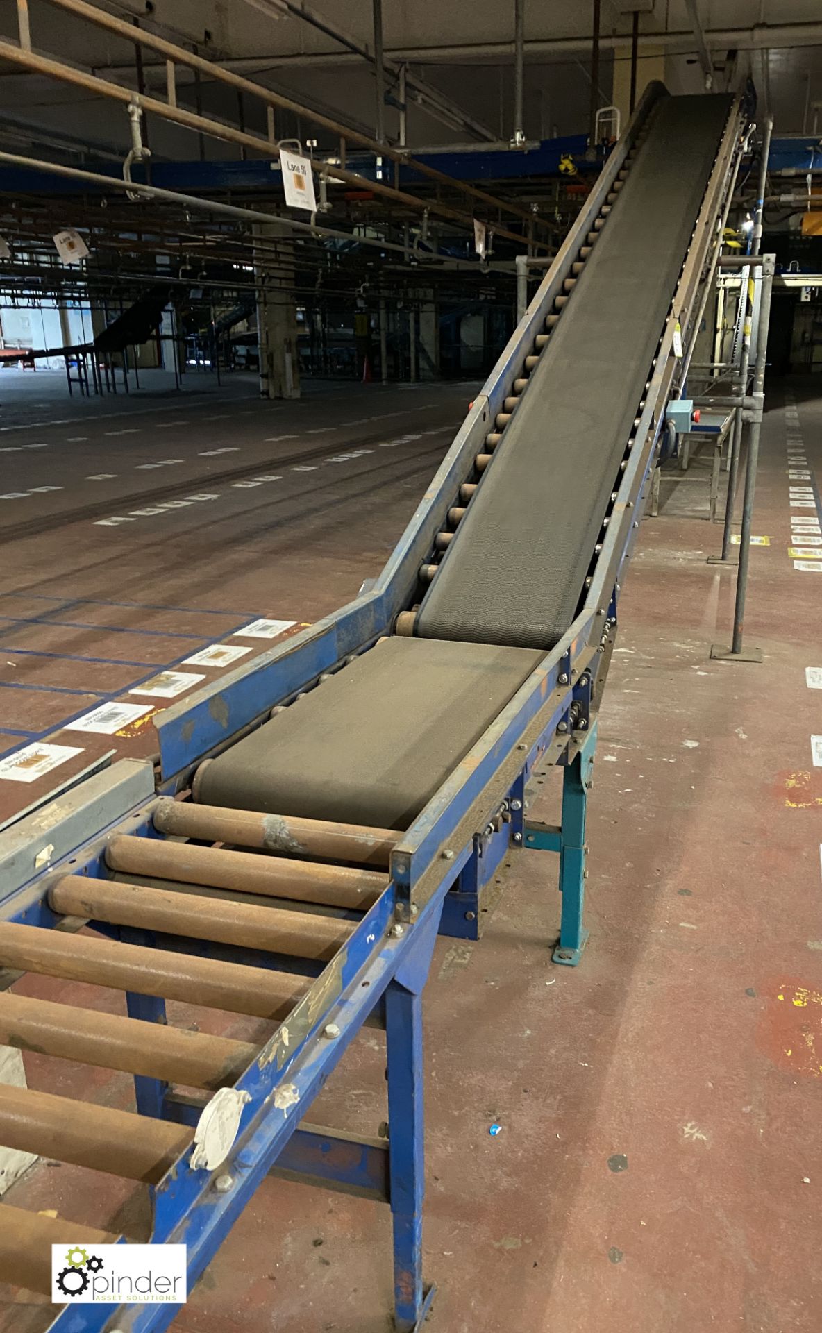 Powered inclined Belt Conveyor, 6.5m long, 2.7m high, 400mm roller width (on ground floor) - Image 2 of 5