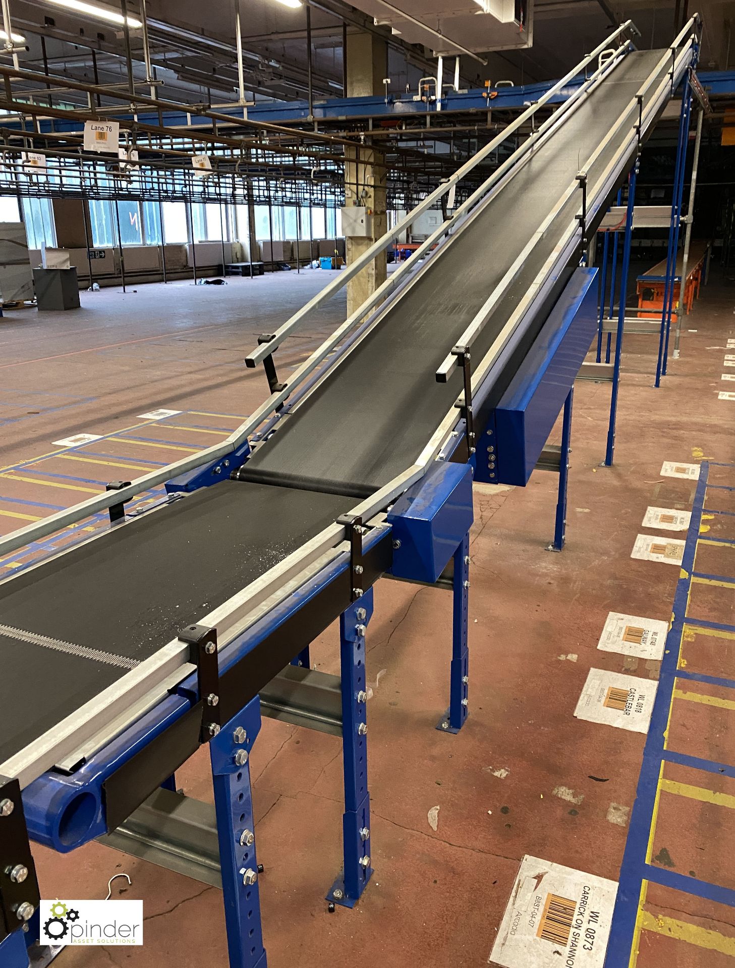 Powered inclined Belt Conveyor, 7.7m long, 2.7m high, 450mm belt width, recently installed (on - Image 9 of 9