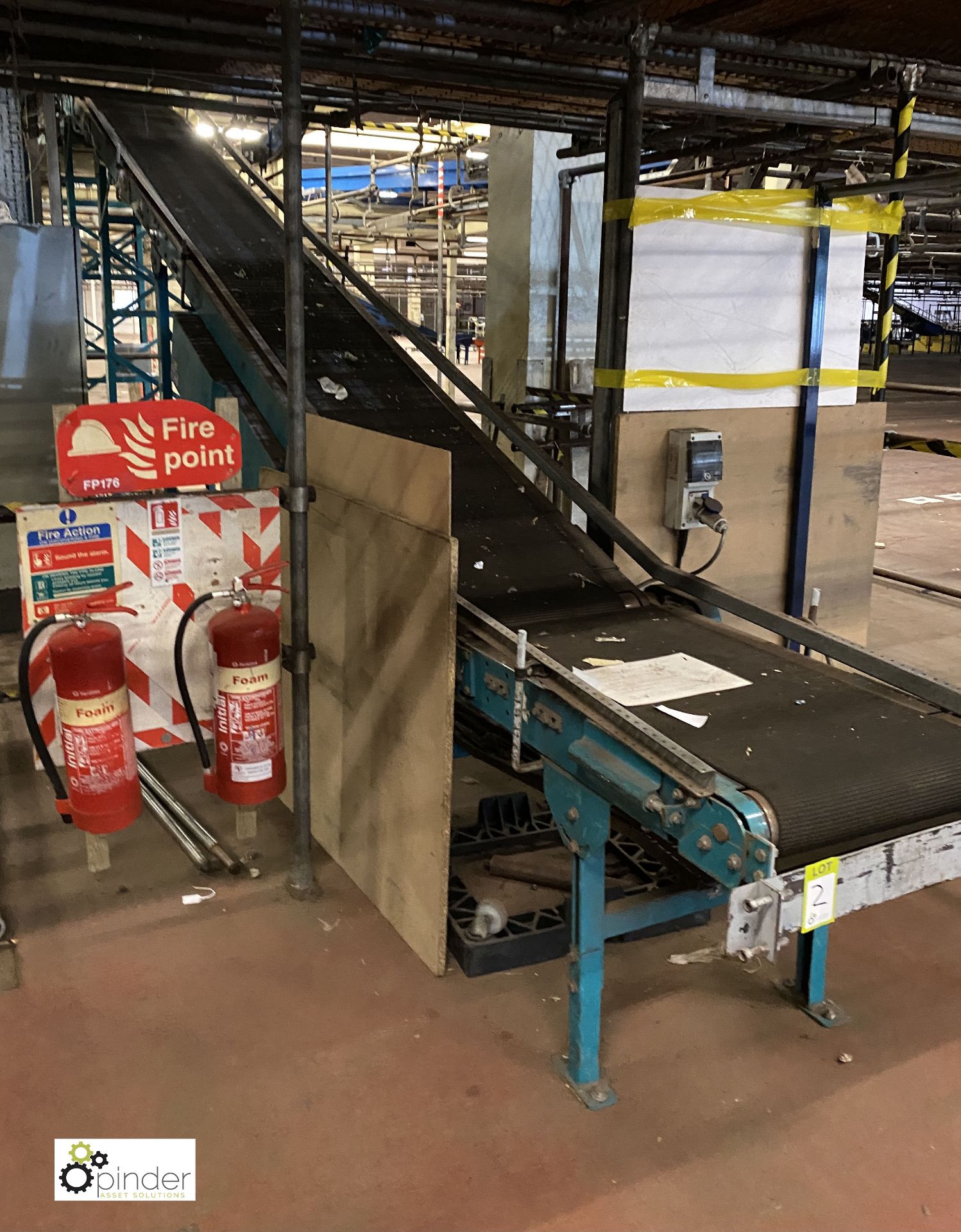 Powered inclined Belt Conveyor, 7.5m x 2.5m height x 500mm (please note the purchaser will need to - Image 2 of 5