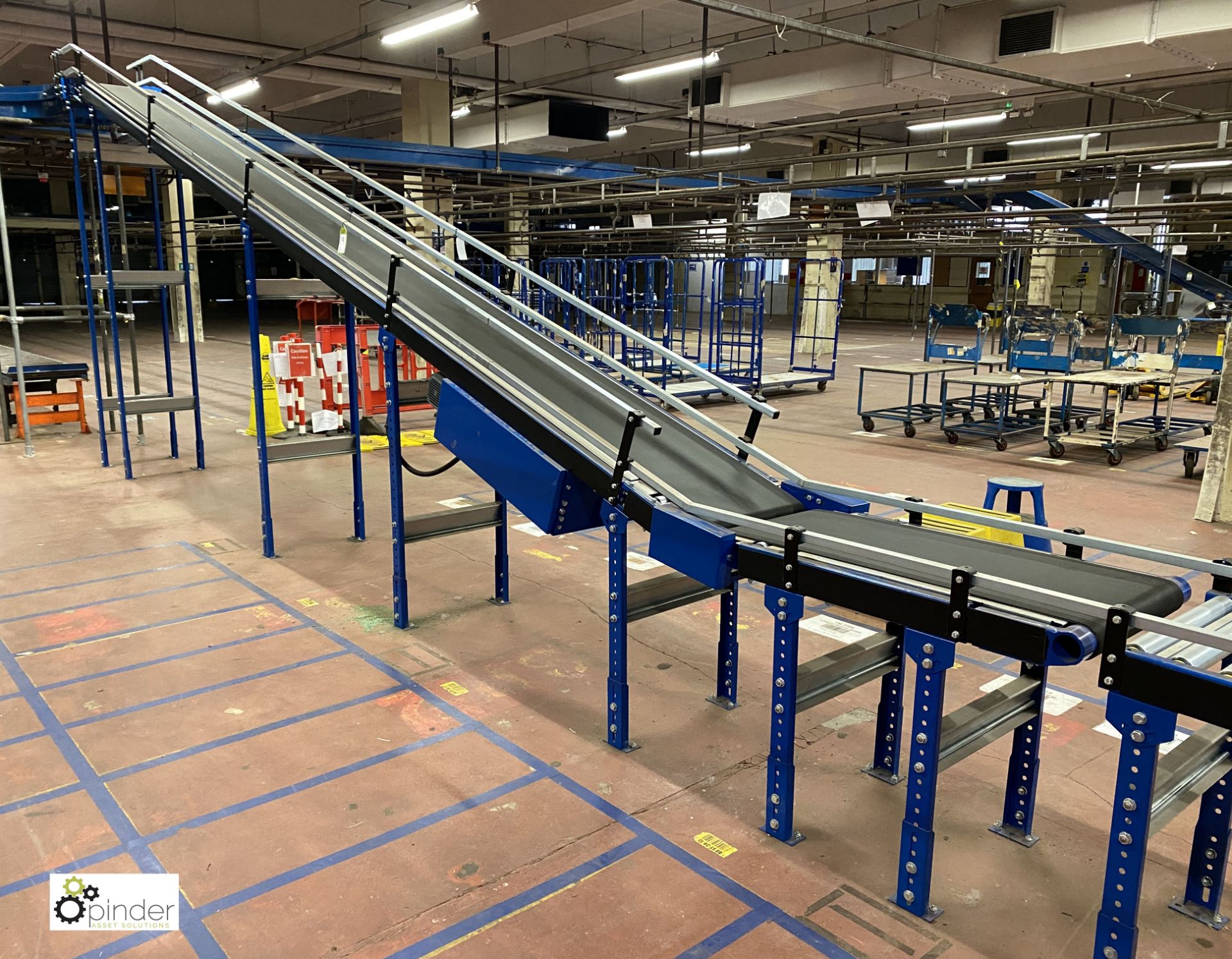 Powered inclined Belt Conveyor, 7.7m long, 2.7m high, 450mm belt width, recently installed (on - Image 9 of 9