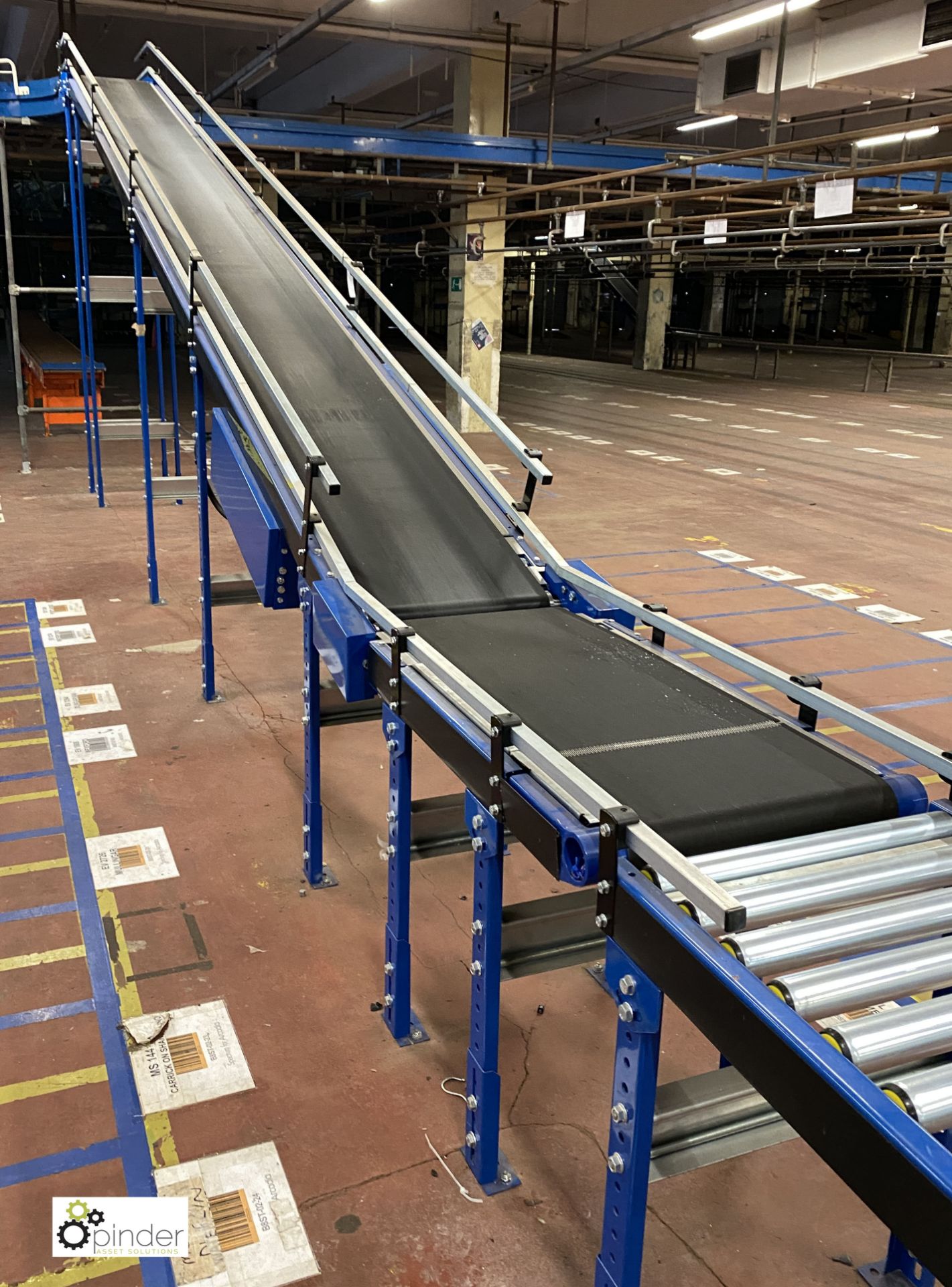 Powered inclined Belt Conveyor, 7.7m long, 2.7m high, 450mm belt width, recently installed (on - Image 2 of 9