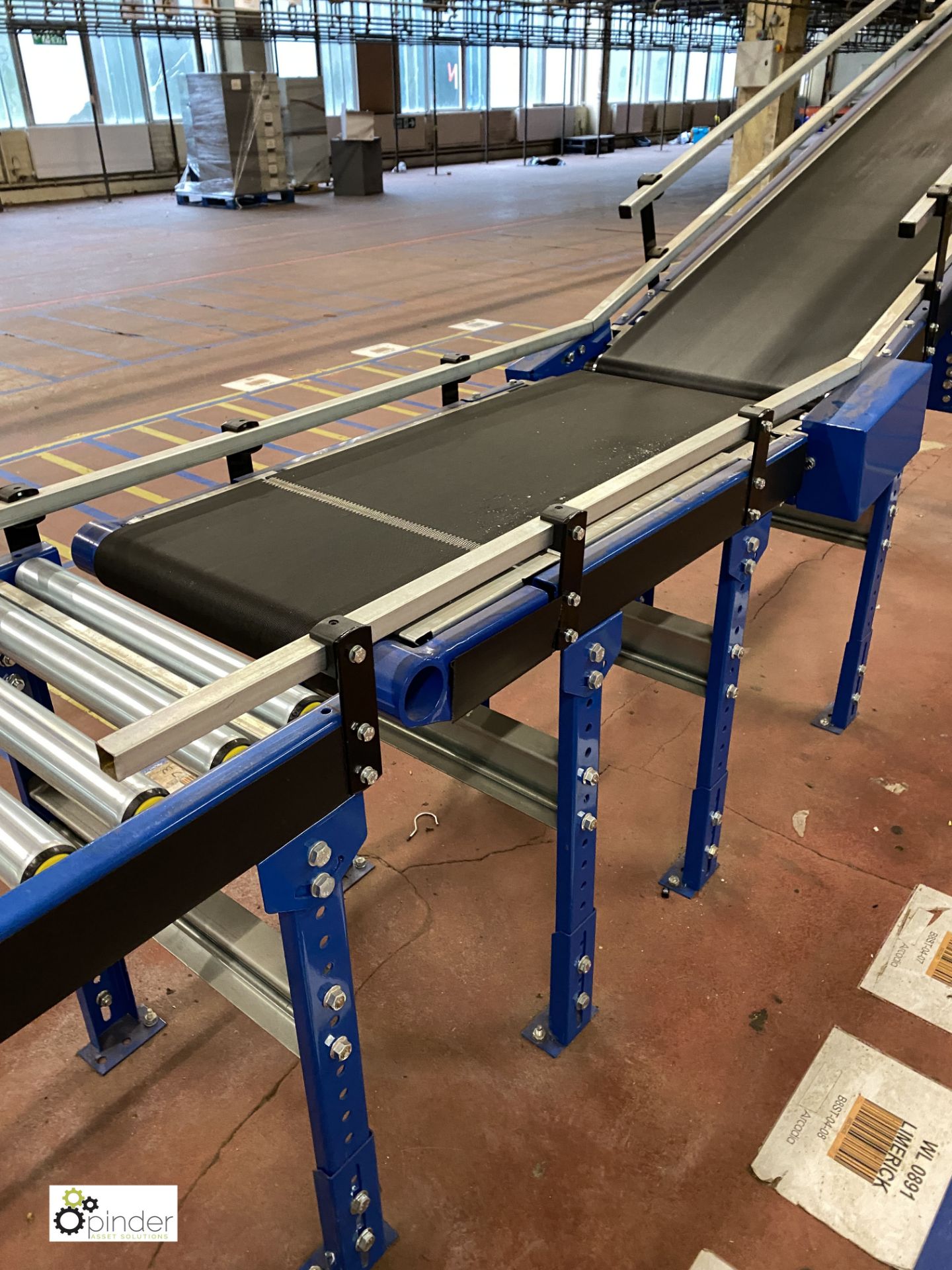 Powered inclined Belt Conveyor, 7.7m long, 2.7m high, 450mm belt width, recently installed (on - Image 8 of 9