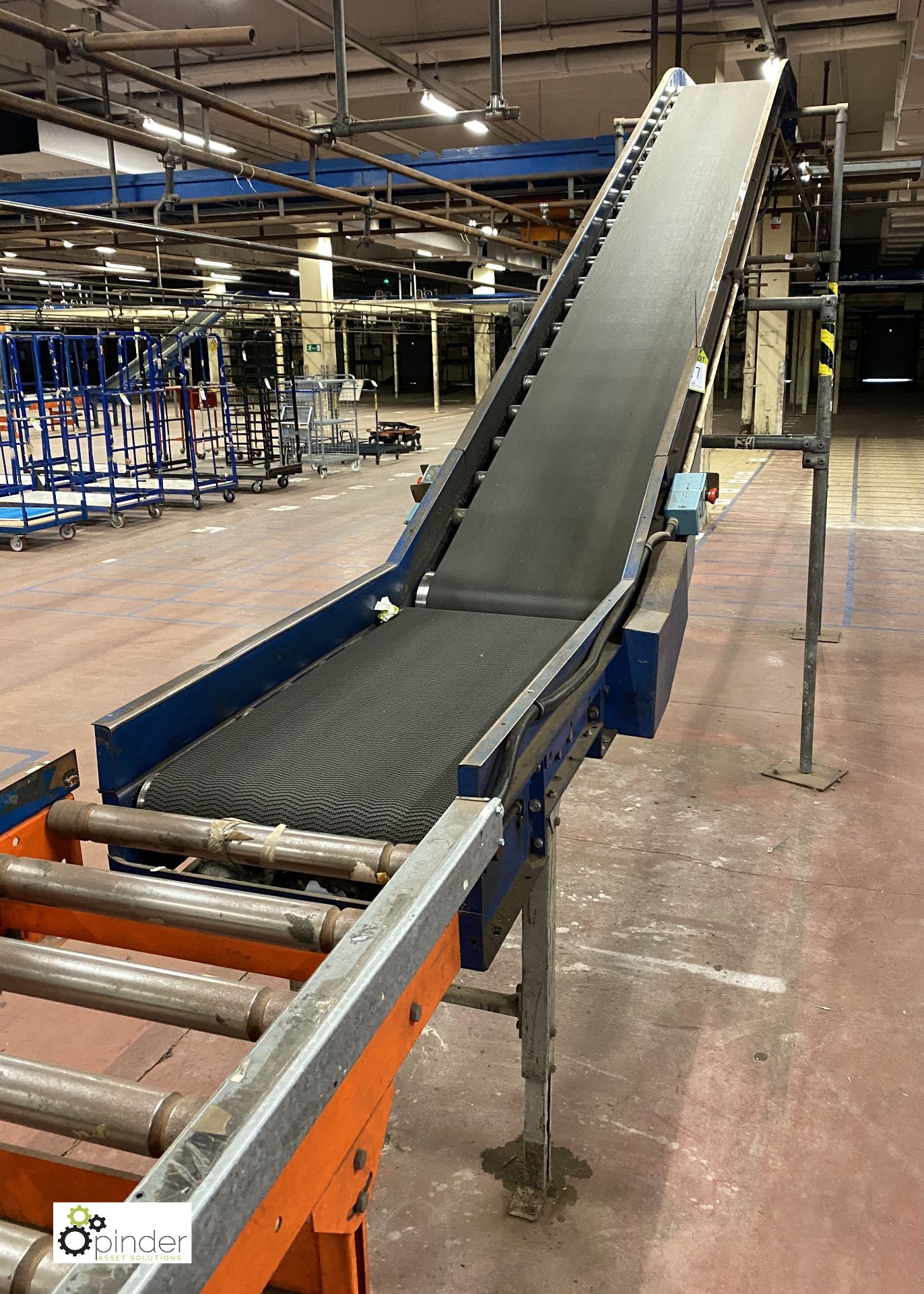 Powered inclined Belt Conveyor, 5.5m long, 2.7m high, 450mm belt width (on ground floor) - Image 6 of 6