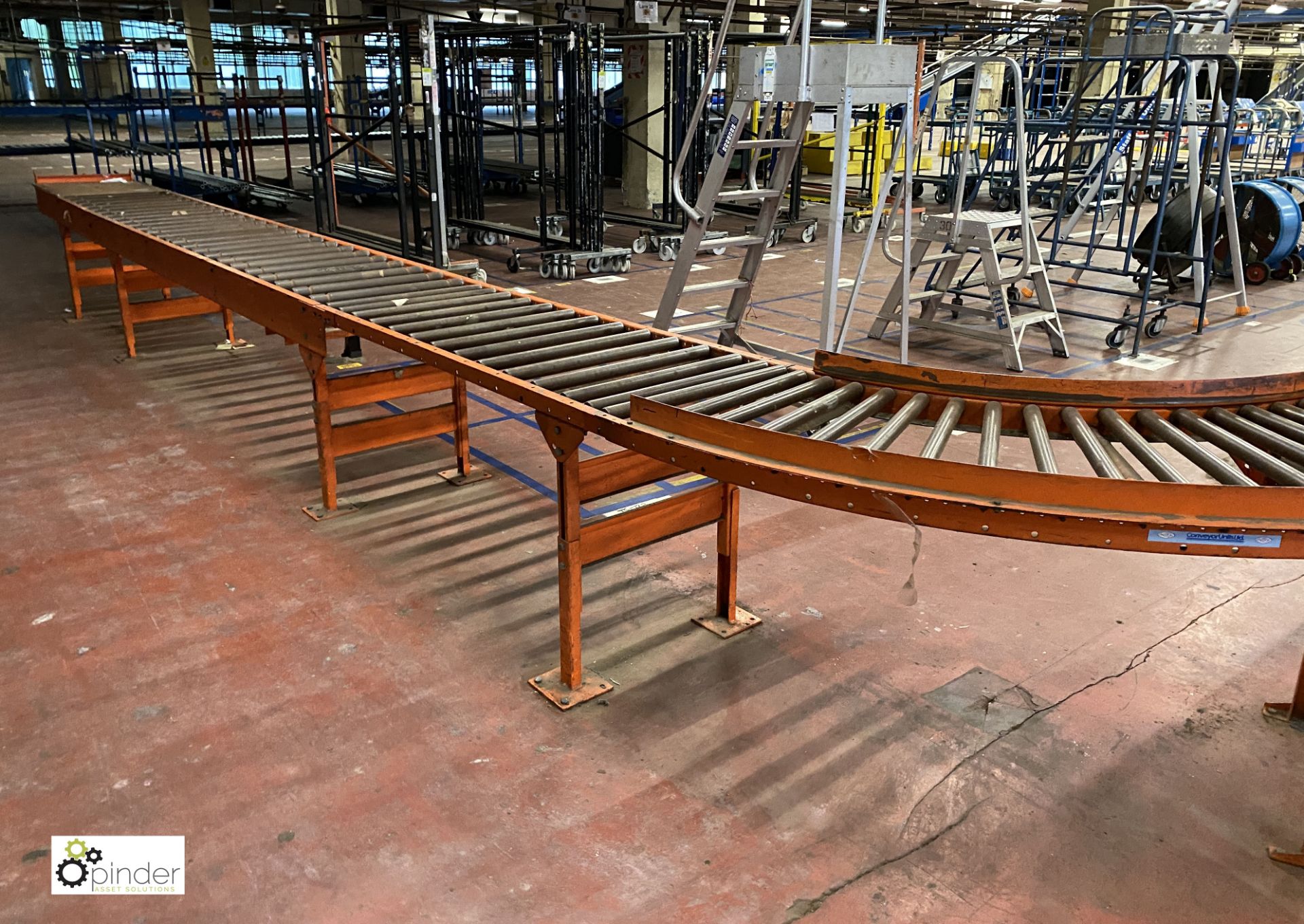 Length gravity fed Roller Conveyor, 16.5m long, 90° curved, 6m long, 550mm roller width (on ground - Image 9 of 10