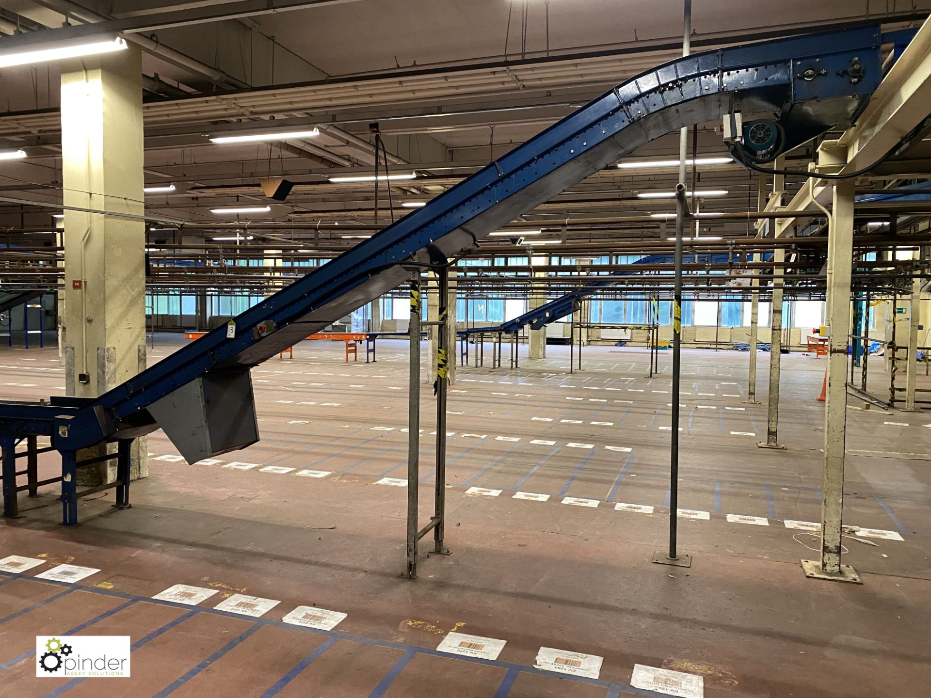 Powered inclined Belt Conveyor, 5.7m long, 2.7m high, 400mm belt width (on ground floor) - Image 3 of 6