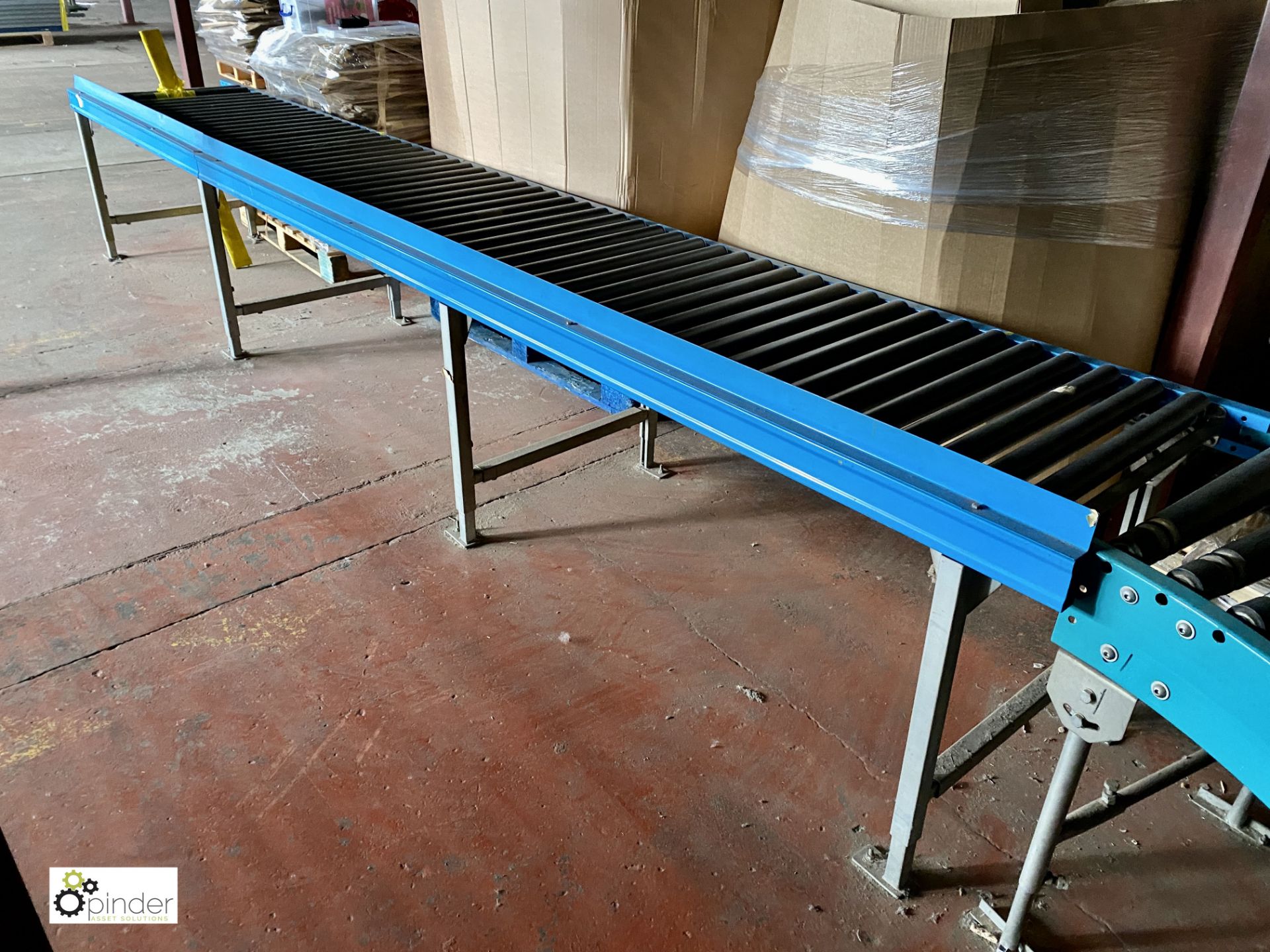 Powered inclined Belt Conveyor, 4200mm long, 2200mm high, 600mm belt width, with 2 lengths roller - Image 6 of 9