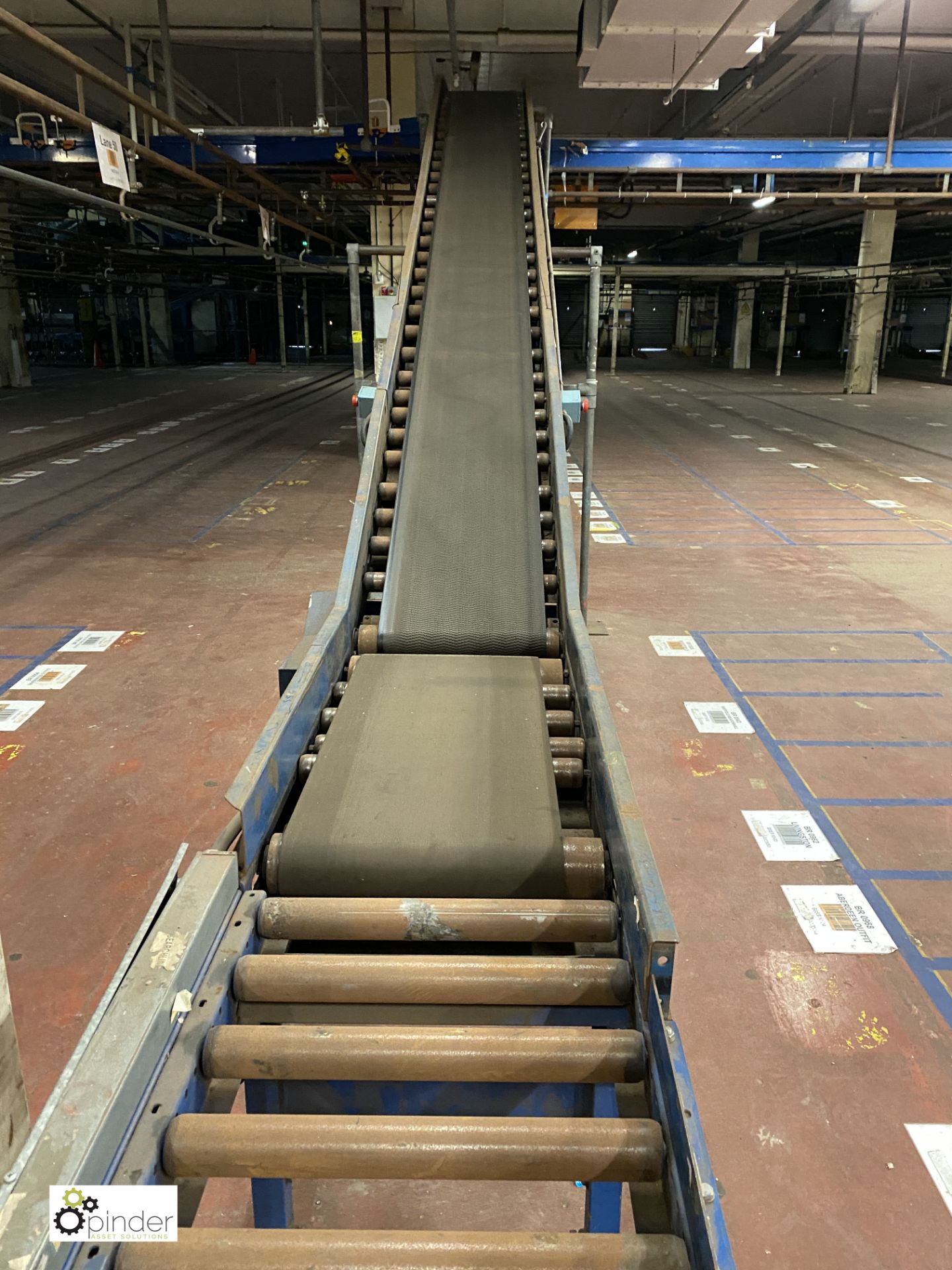 Powered inclined Belt Conveyor, 6.5m long, 2.7m high, 400mm roller width (on ground floor) - Image 3 of 5