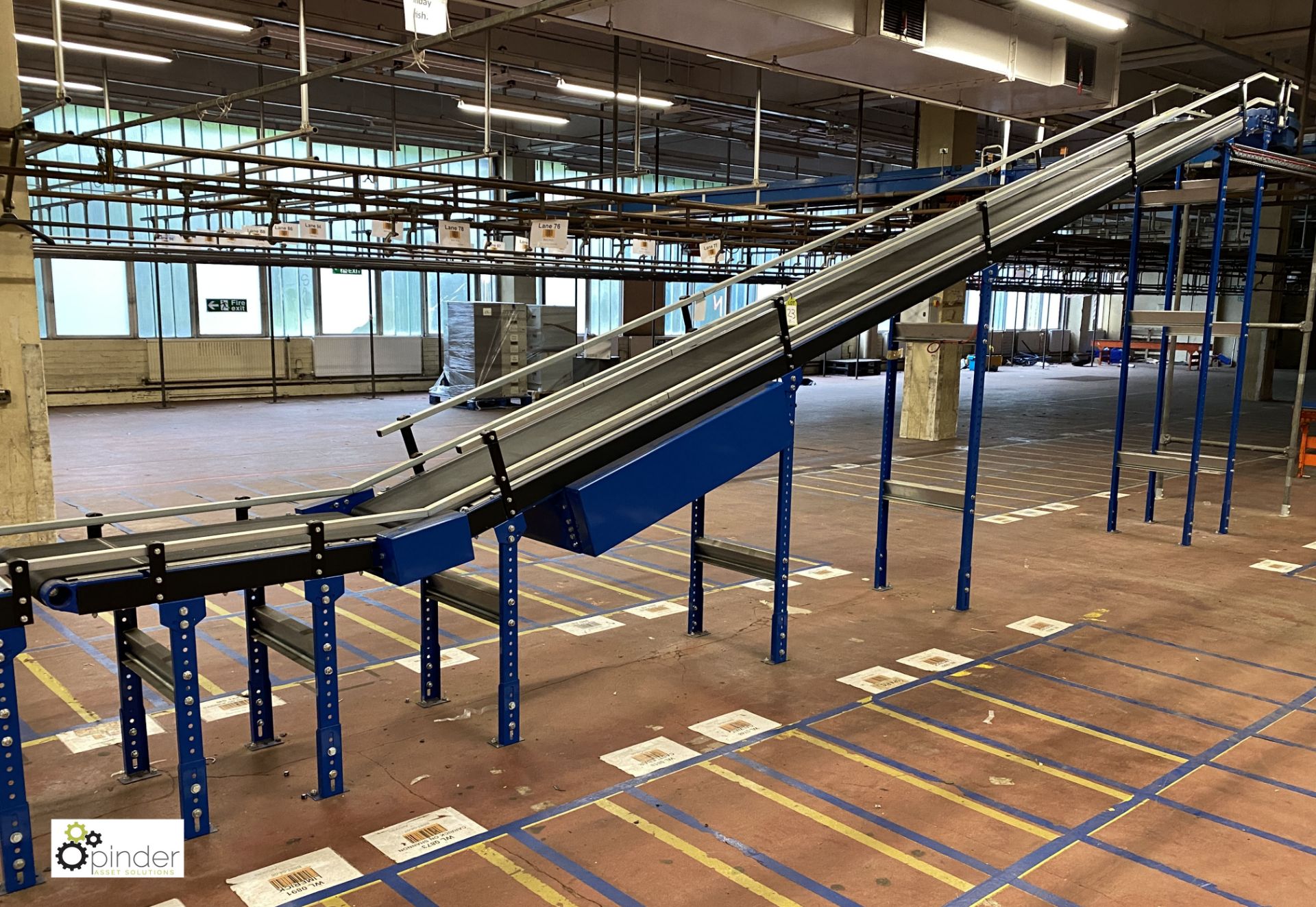 Powered inclined Belt Conveyor, 7.7m long, 2.7m high, 450mm belt width, recently installed (on - Image 6 of 9