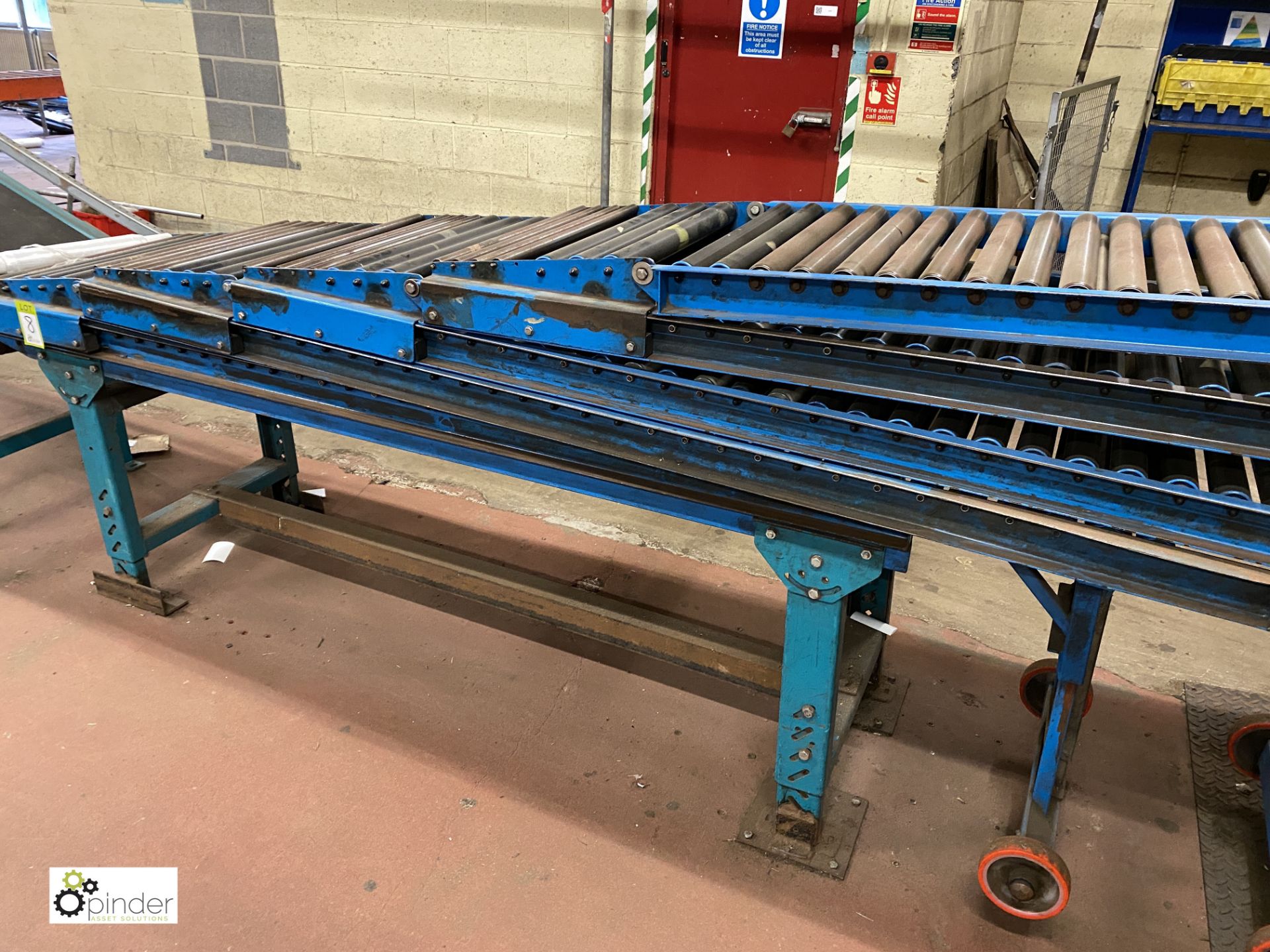 Manual extending gravity fed Roller Conveyor, 600mm roller width, closed length 4m (on ground - Image 4 of 4