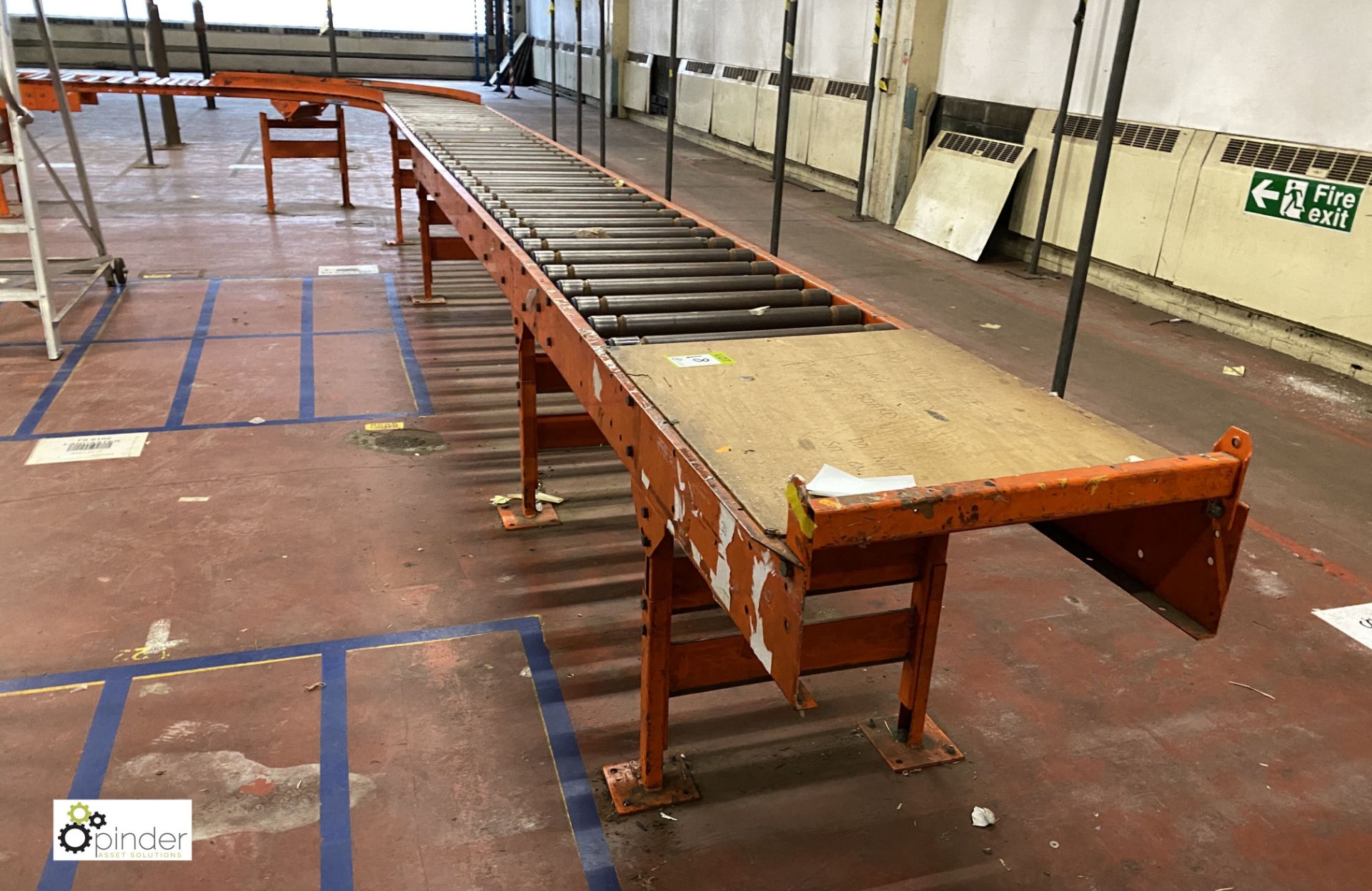 Length gravity fed Roller Conveyor, 16.5m long, 90° curved, 6m long, 550mm roller width (on ground - Image 10 of 10