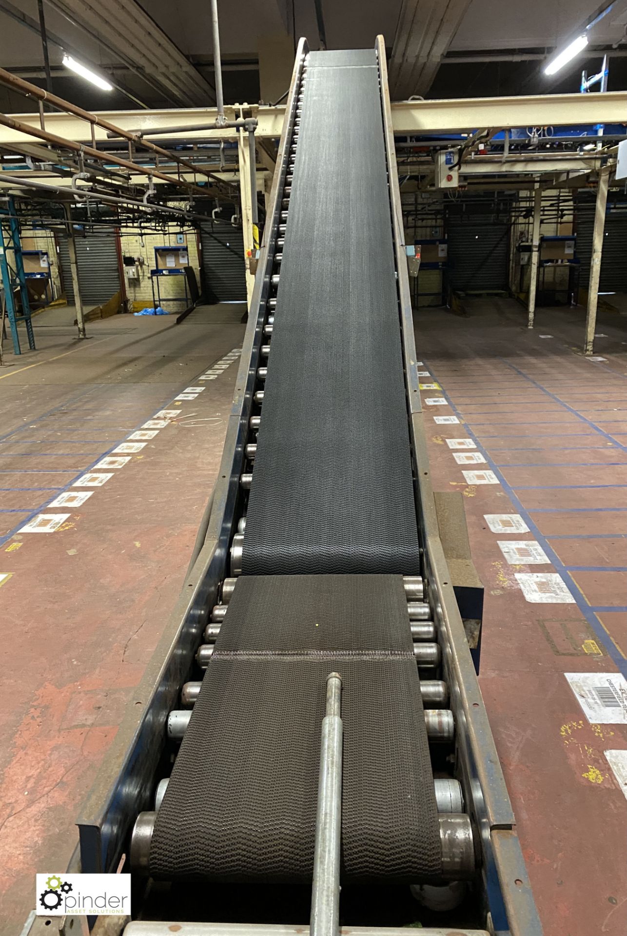 Powered inclined Belt Conveyor, 5.7m long, 2.7m high, 400mm belt width (on ground floor) - Image 6 of 6