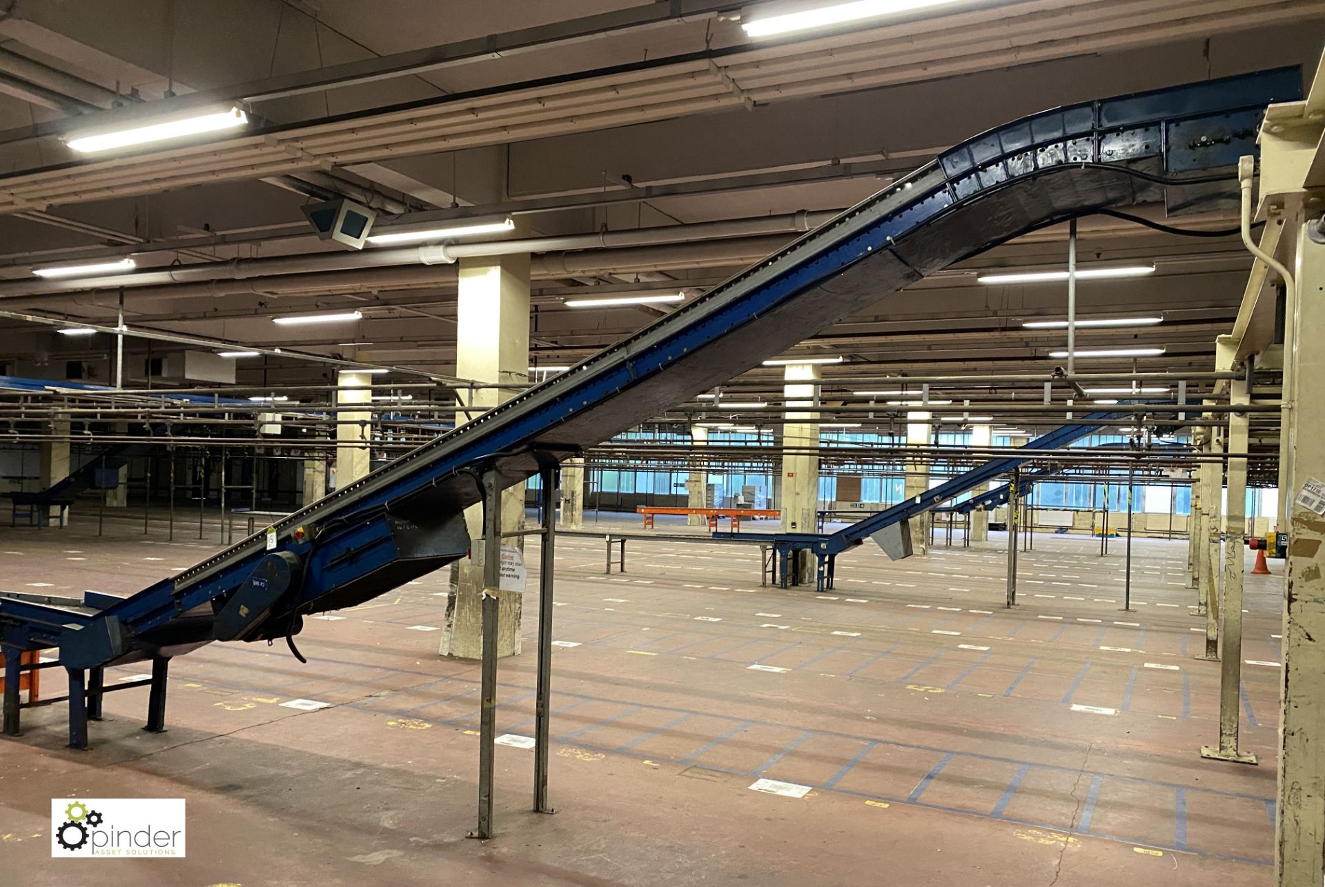 Powered inclined Belt Conveyor, 6.8m long, 2.7m high, 450mm belt width (on ground floor) - Image 7 of 8