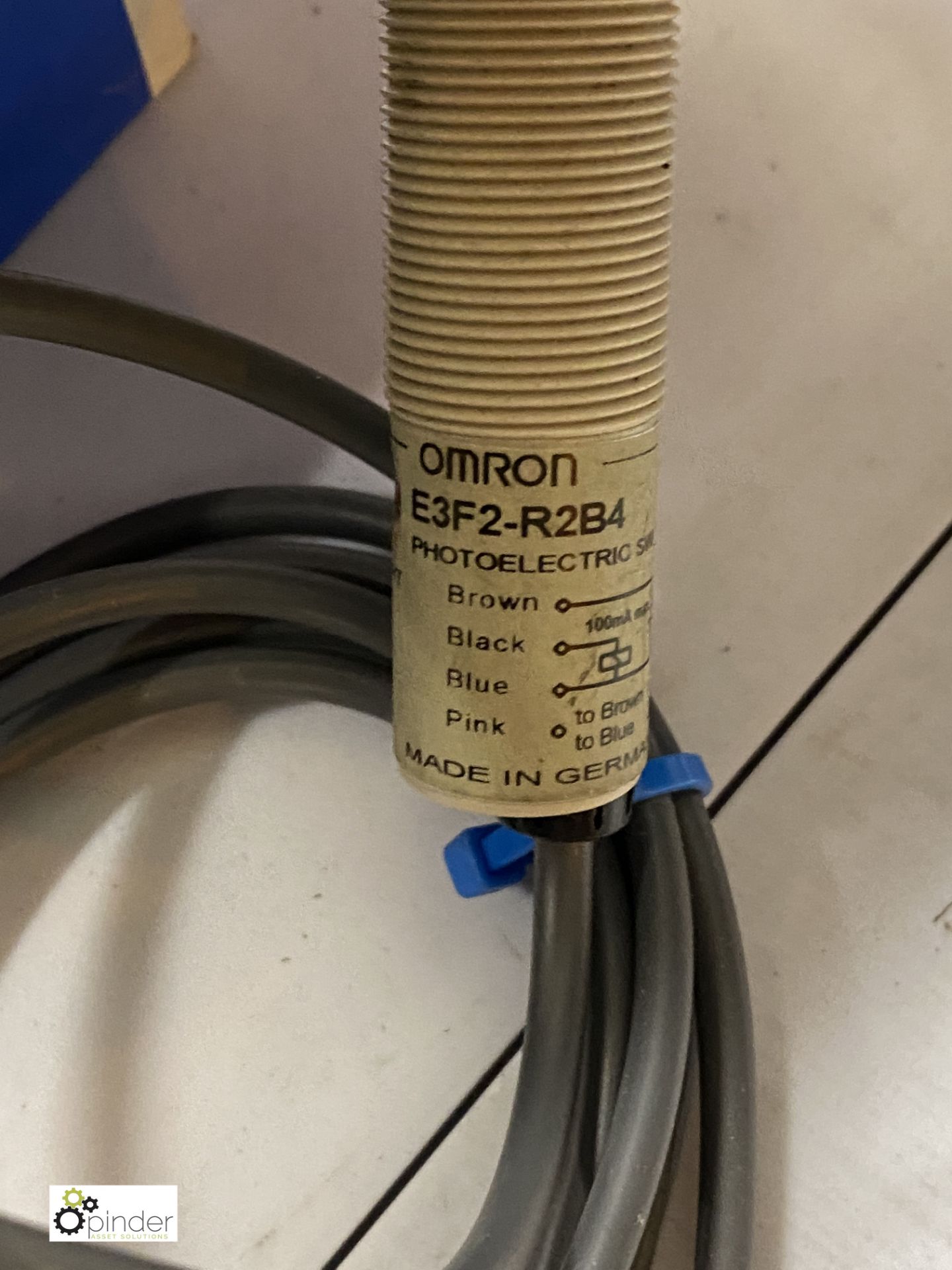 2 Omron Photoelectric Switches - Image 3 of 3