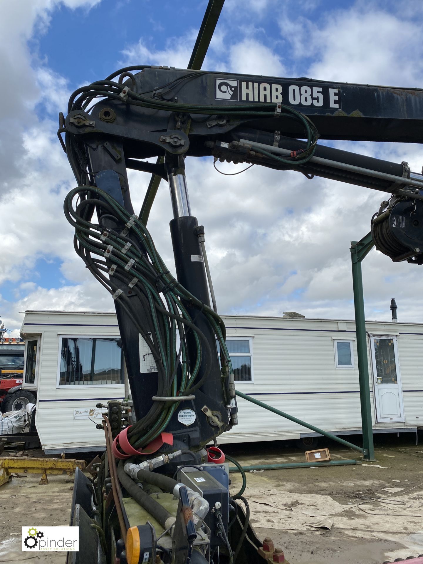 Chassis mounted tracked Hiab 085E-2 Crane, year 2005, serial number 4743, 4000kg max lift, radio - Image 8 of 22