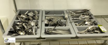 Large quantity Cutlery to 2 cutlery trays
