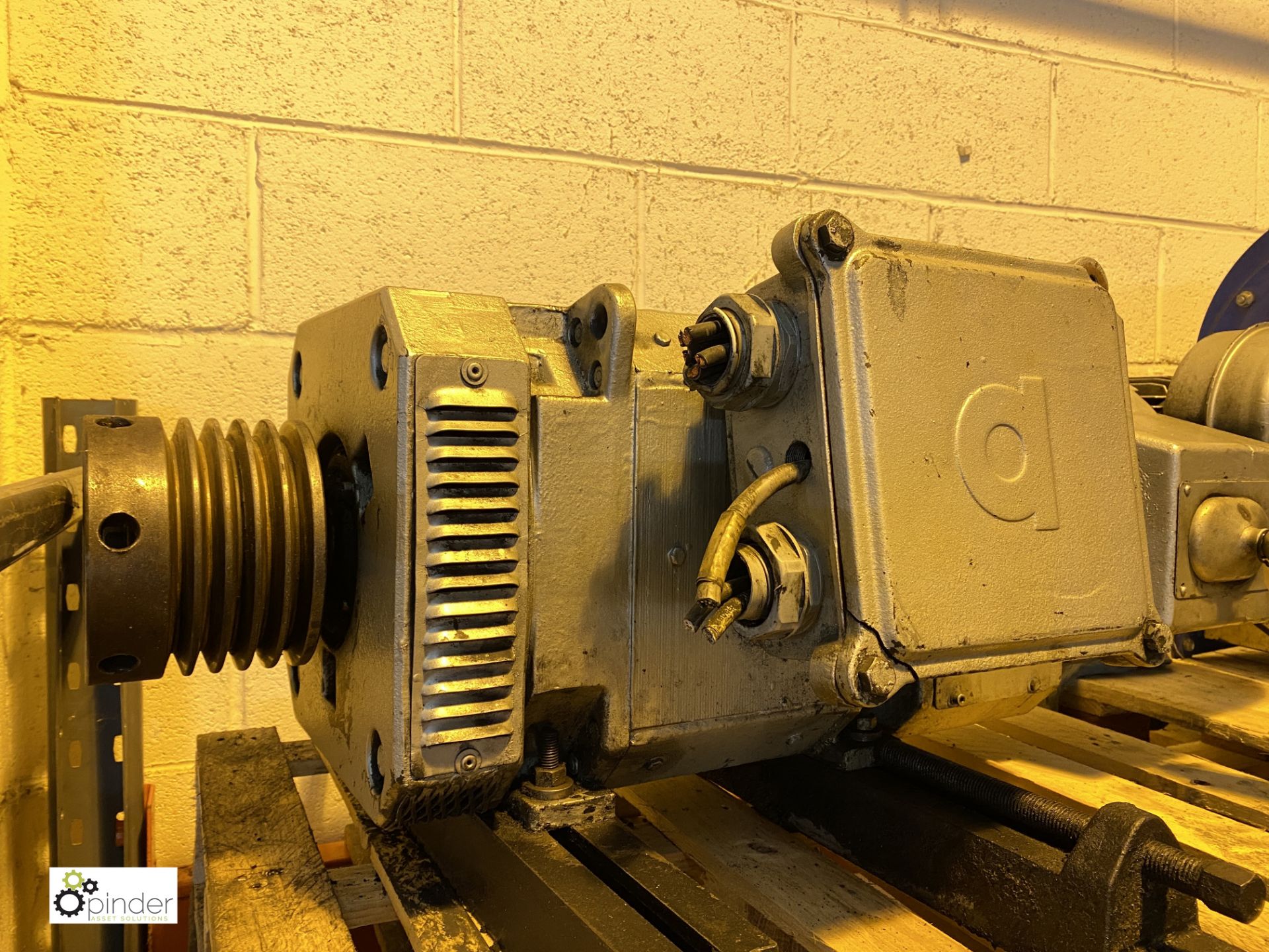 Roland GNVG 160KV Drive Motor, 25kw (please note there is a lift out fee of £20 plus VAT on this - Image 2 of 5