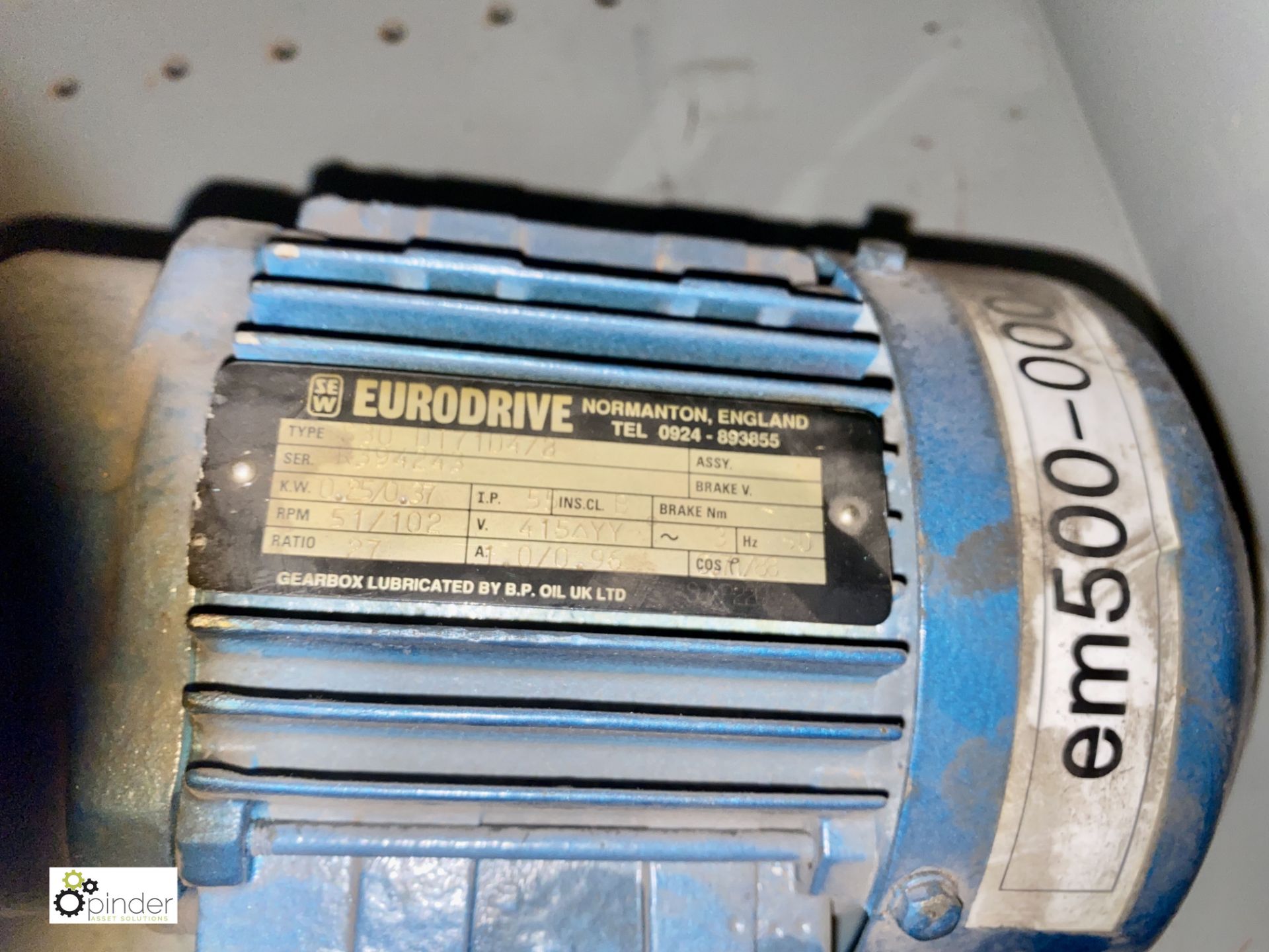 SEW Eurodrive Electric Motor and 90° 0.25kw Gearbox (EM500-0004) (please note there is a lift out - Image 2 of 2